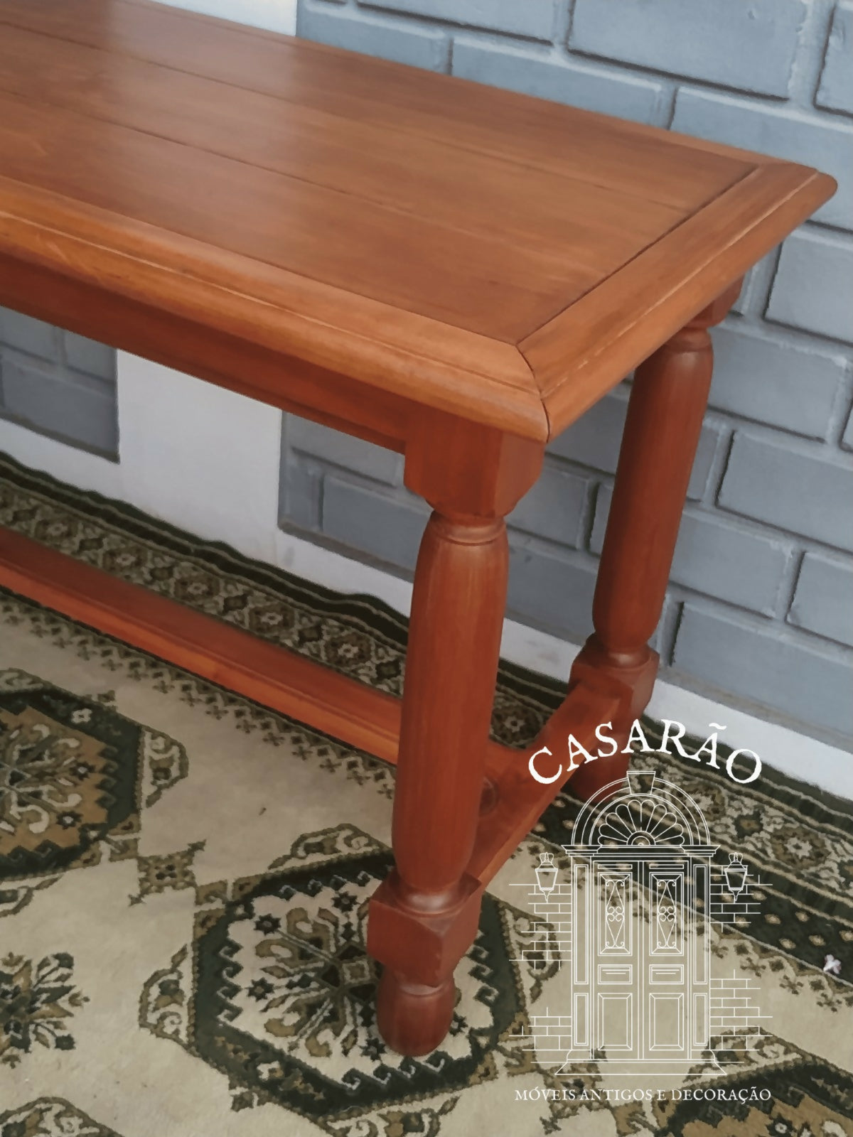 Mesa de apoio / Aparador colonial torneada