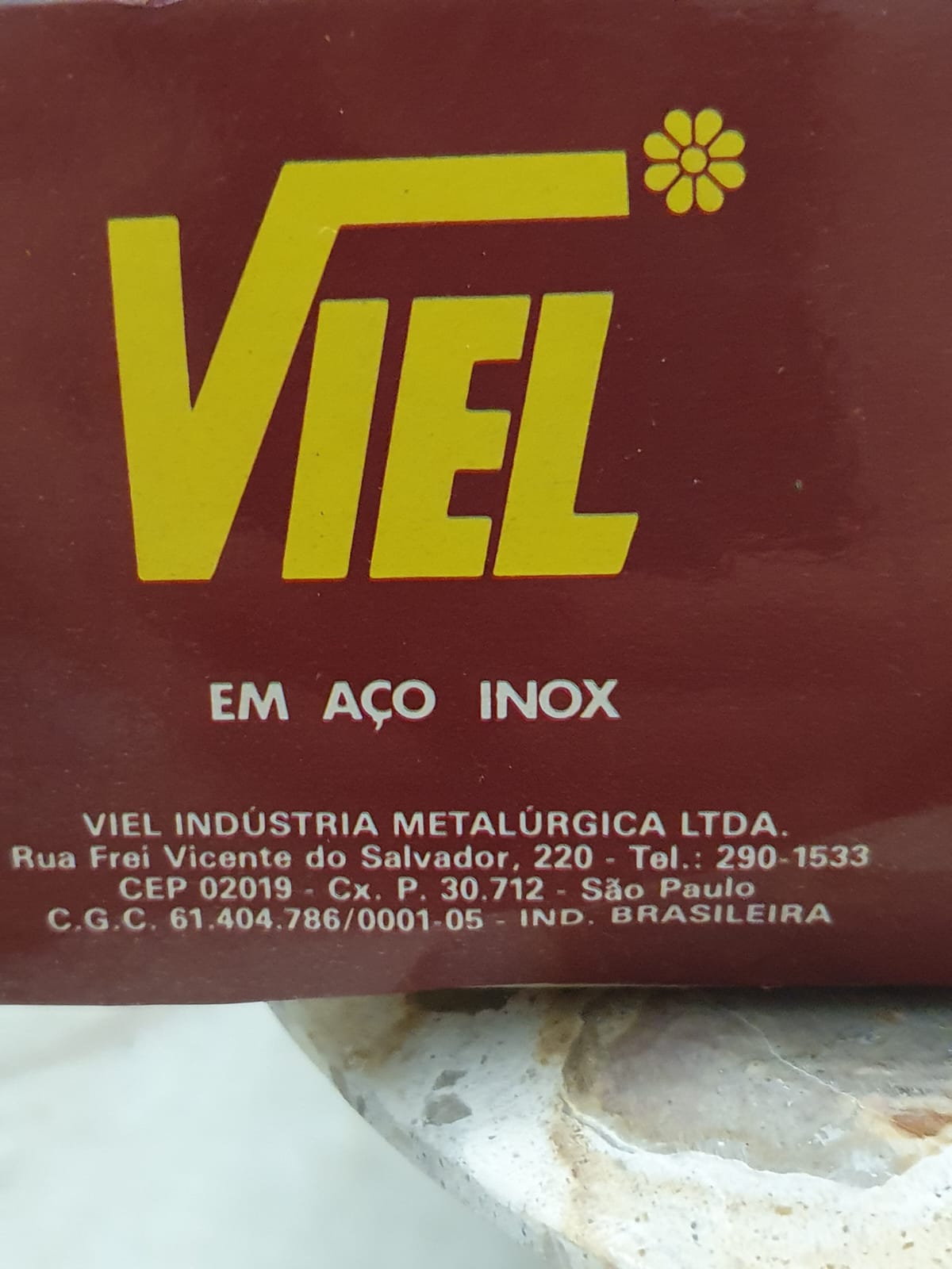 Conjunto vintage de talheres de serviço em inox e cabo plástico estilizado, anos 80, Viel - modelo Casa Alegre. Sem uso, na caixa. Um barato!