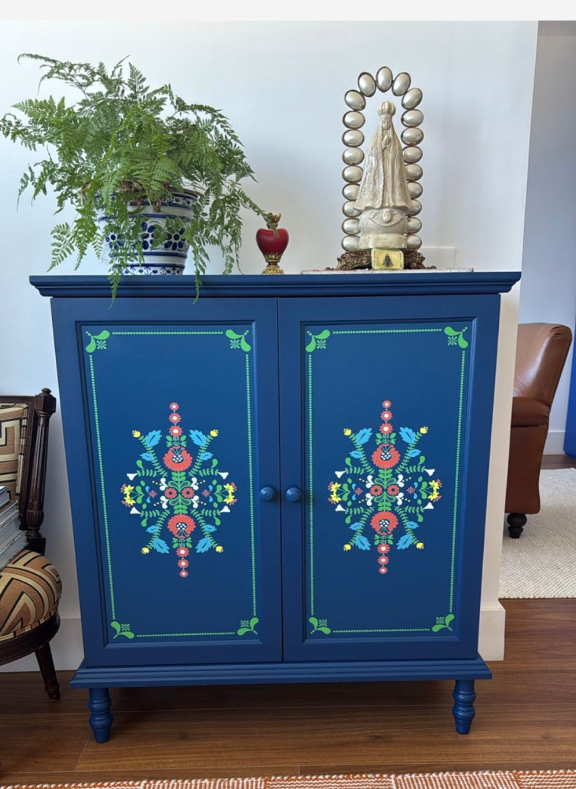 Cômoda de madeira azul charmosíssima Tok Stok
