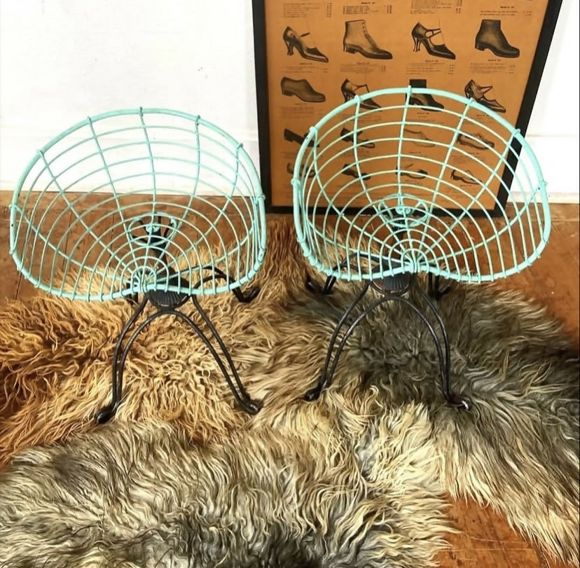 Banquetas aramadas tipo assento de trator