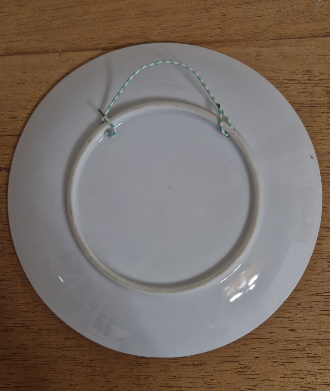 Lindo prato de coleção em porcelana