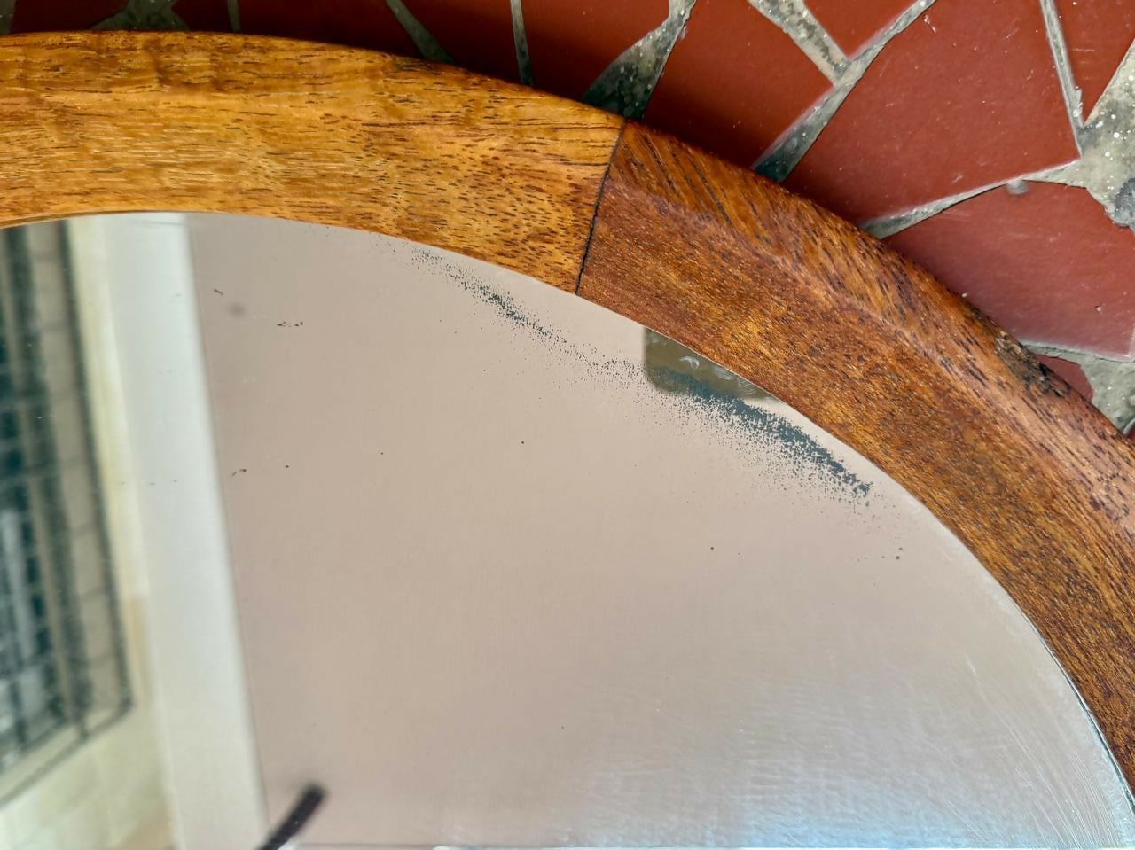 Espelho Oval modernista