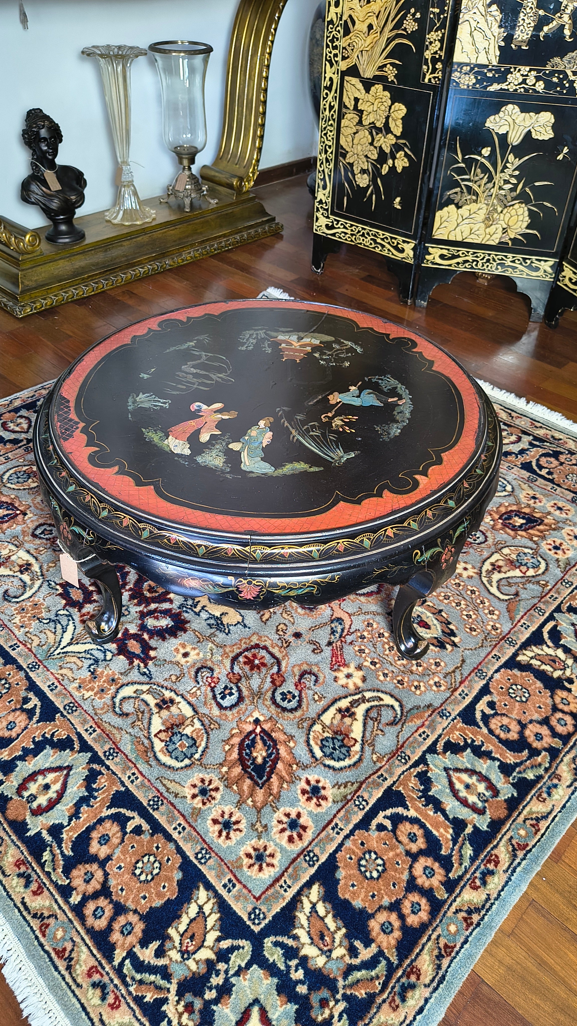 Mesa de centro redonda Chinoiserie em Laca Negra