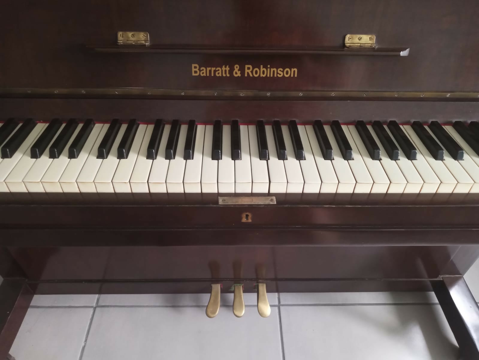 PIANO UPRIGHT BARRATT &amp; ROBINSON