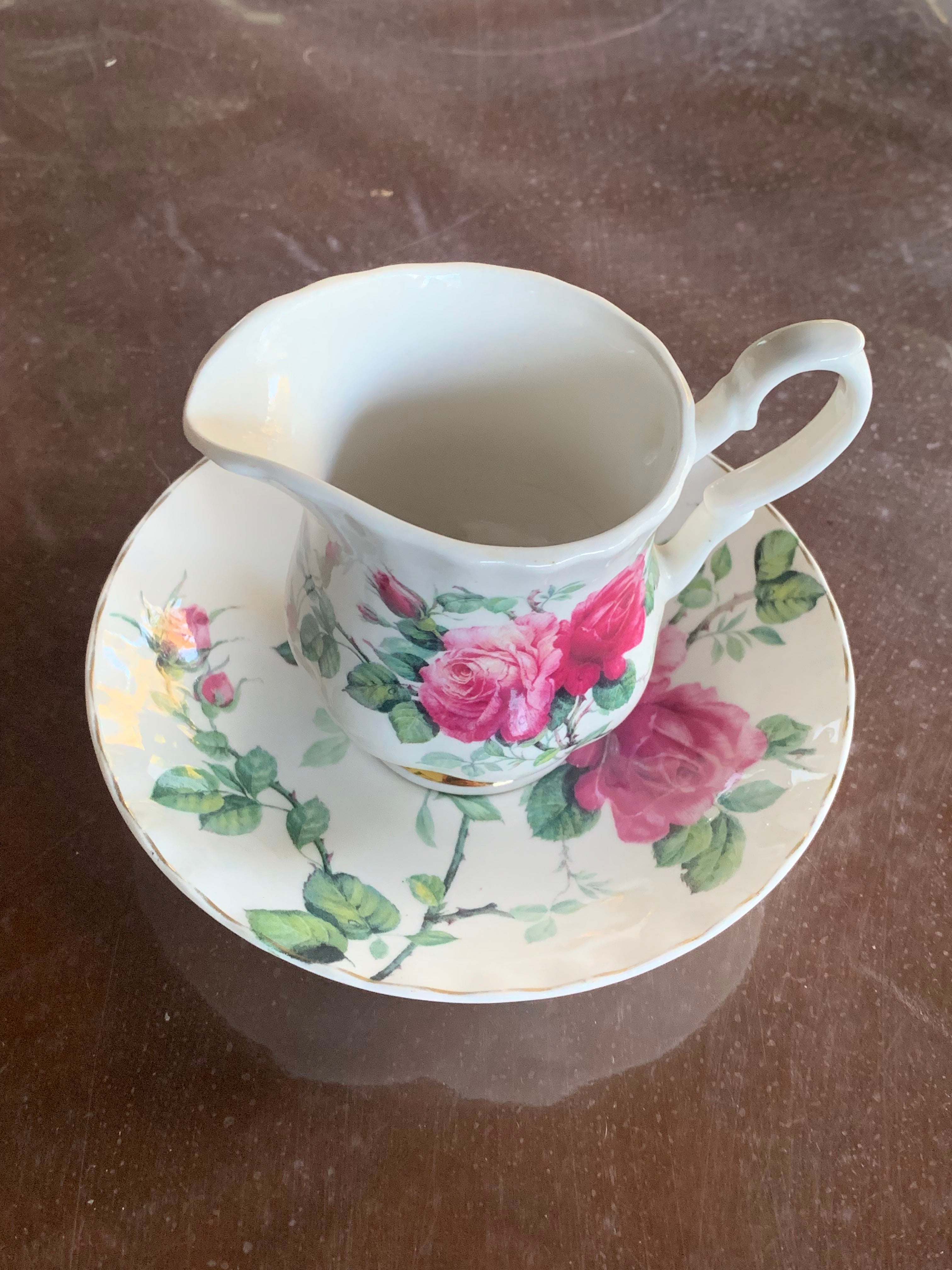 Delicado conjunto em faiança inglesa Roy Kirkham com Rosas 