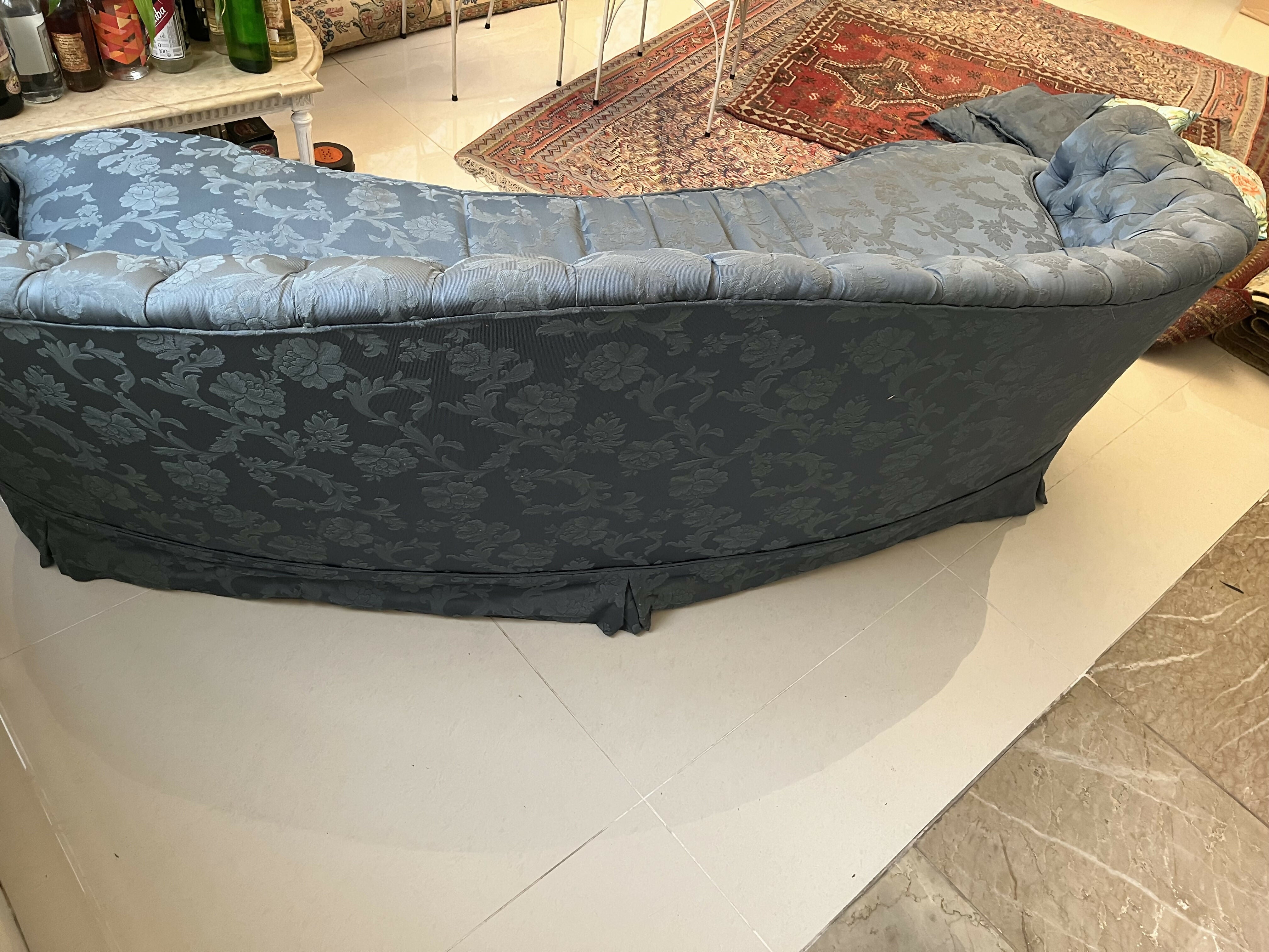 Sofá FEIJÃO Capitonê em Jacquard floral azul - 4 lugares