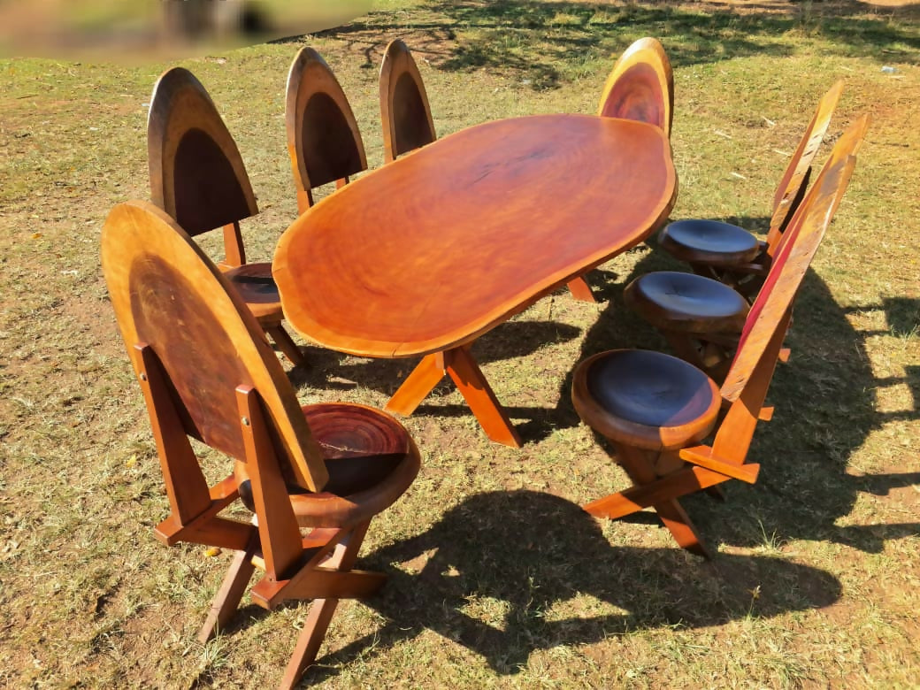 Mesa Prancha com 8 Cadeiras Rústicas