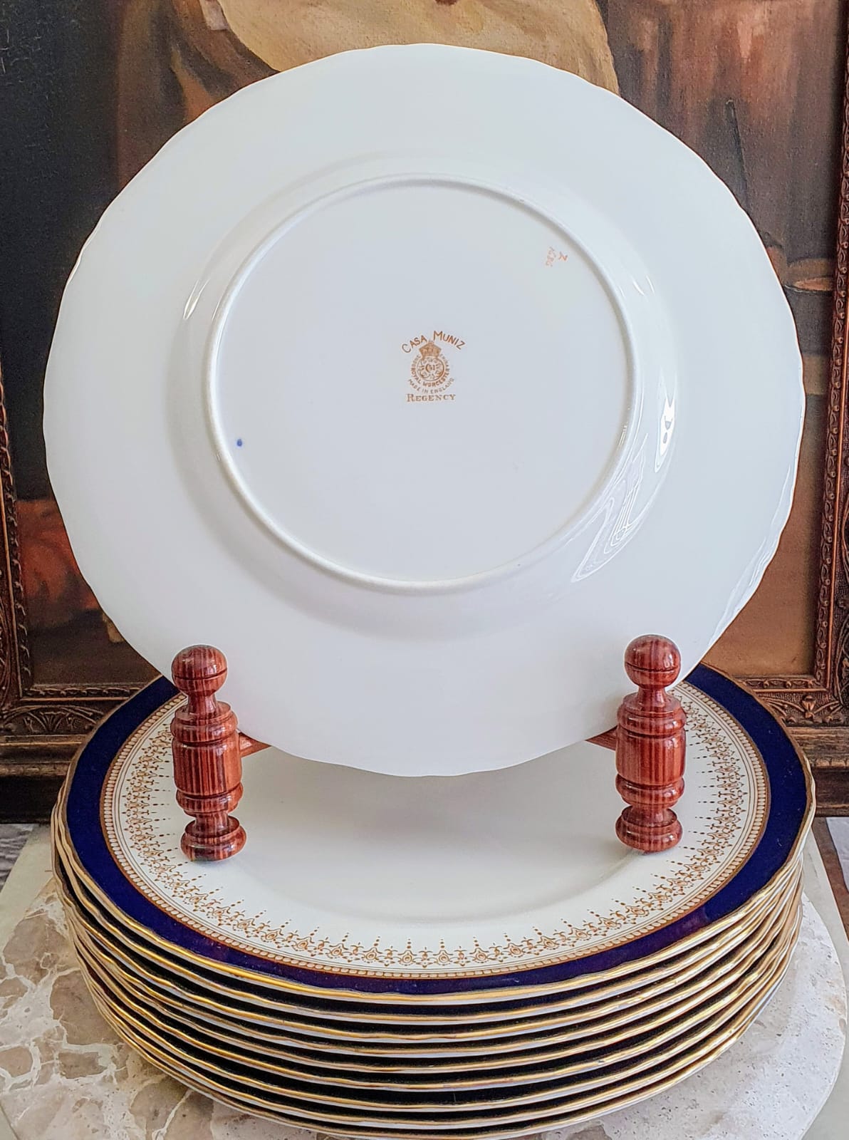 Conjunto de 10 pratos rasos em porcelana fine bone China inglesa Royal Worcester, modelo Regency,  Casa Muniz.  Impecáveis e incríveis!