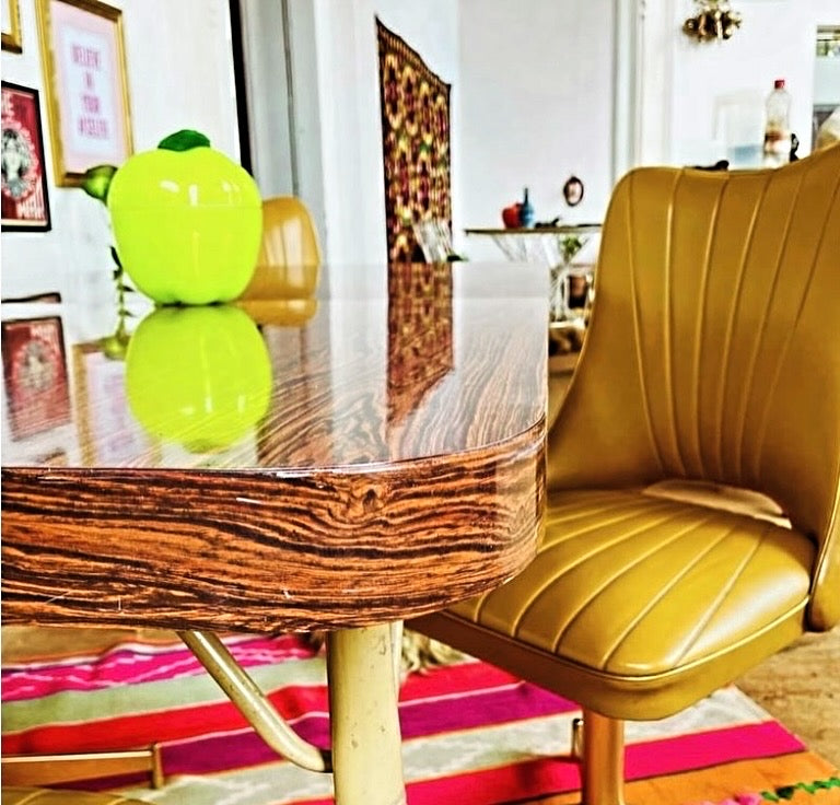 Conjunto de Mesa de Jantar Retangular em fórmica e quatro cadeiras concha giratórias - anos 60