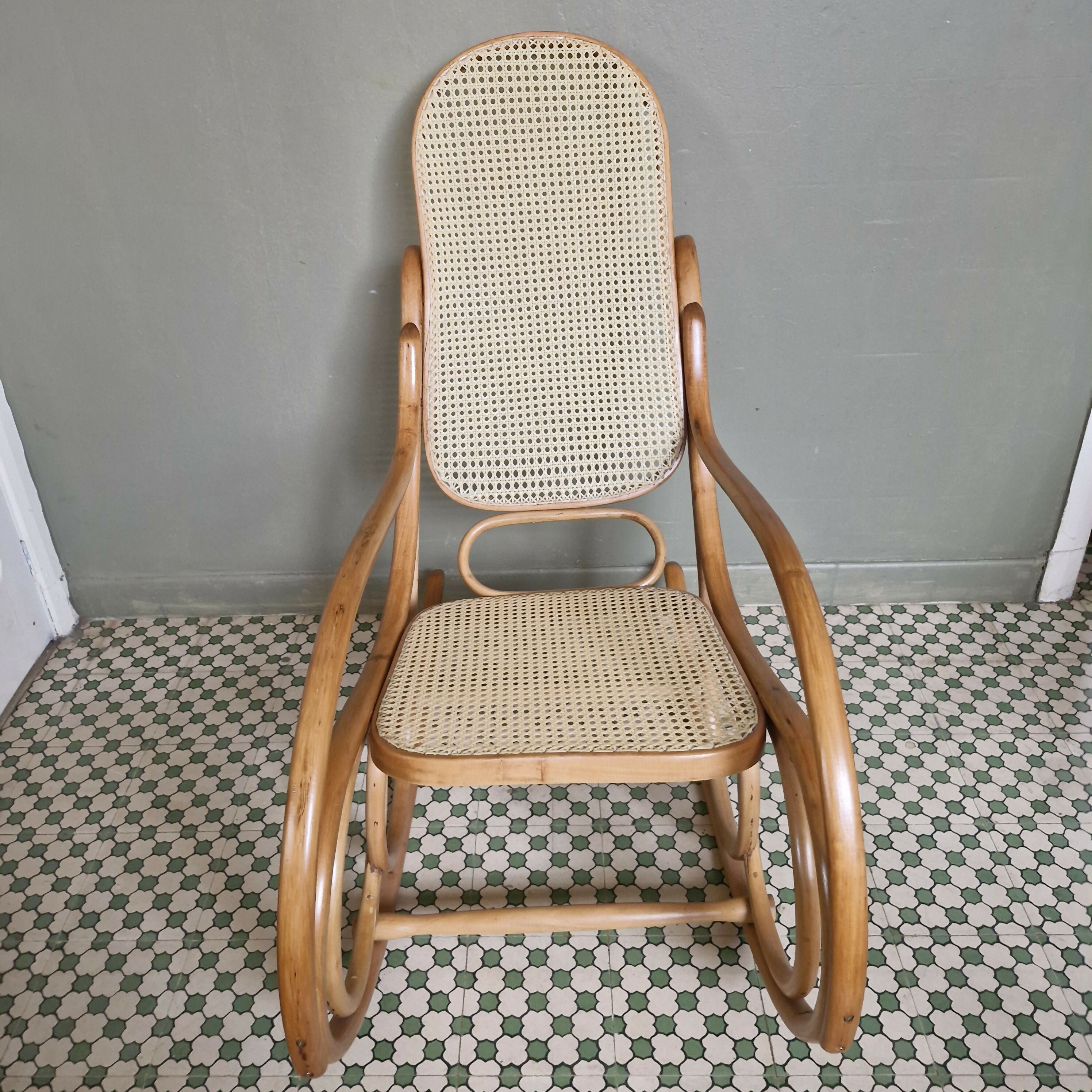 Cadeira de Balanço Thonart com palhinha (restaurada)
