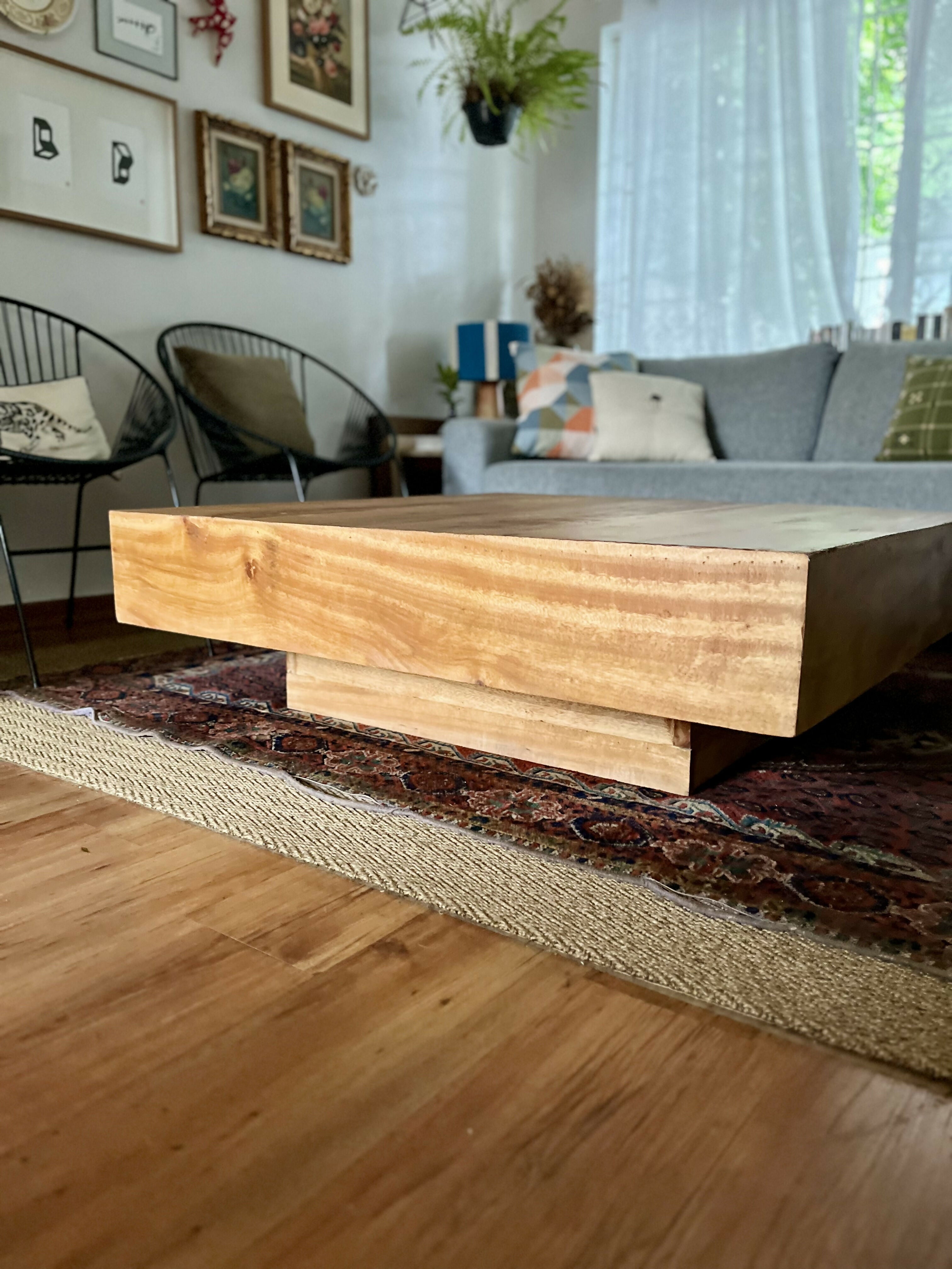 Mesa de centro em madeira de demolição