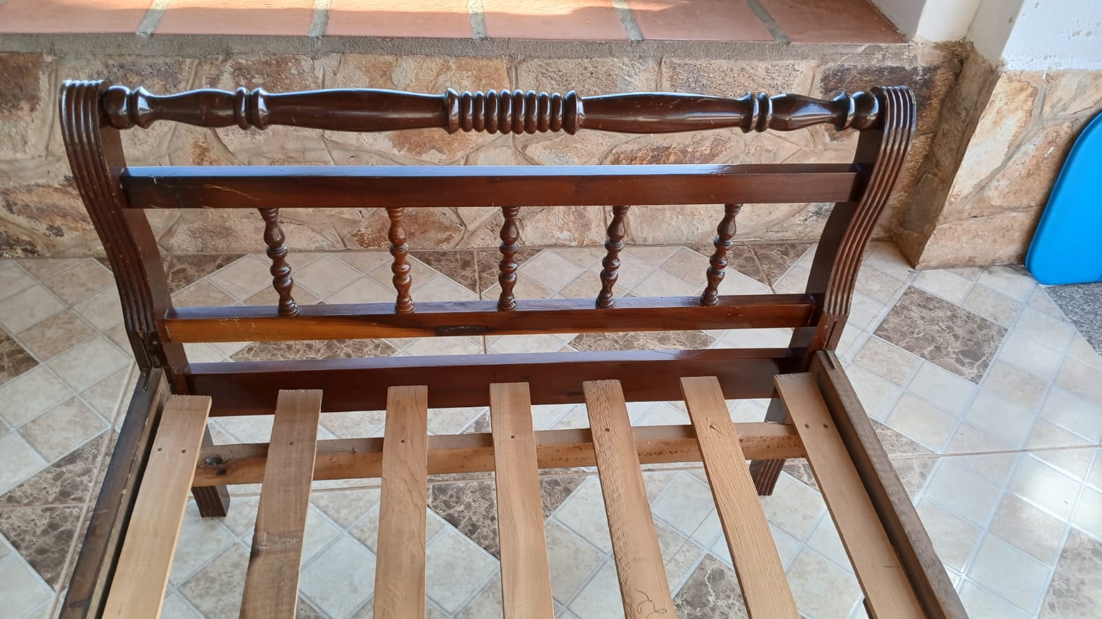 Cama de solteiro de madeira maciça anos 60 (valor unitário) 