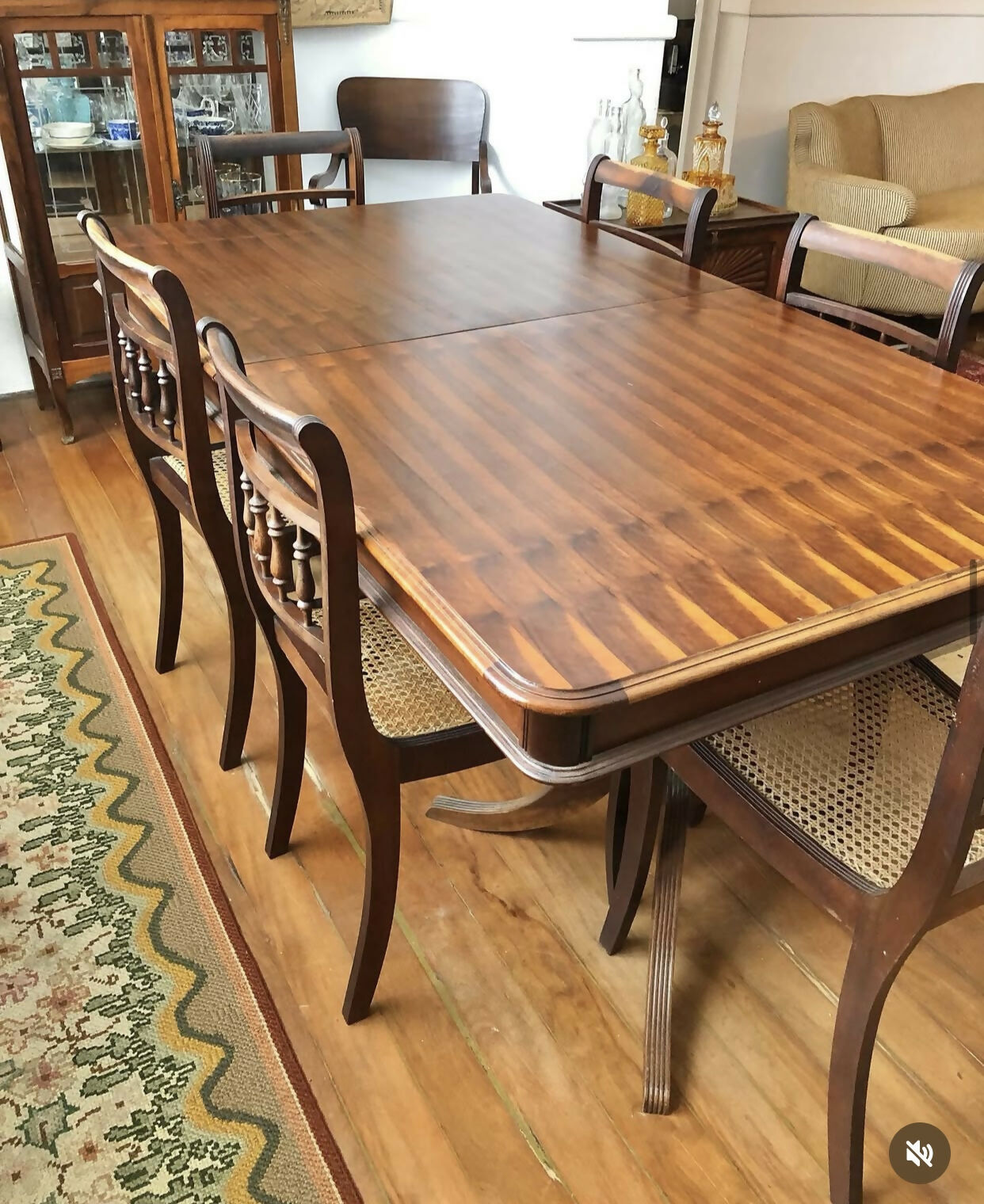 Mesa e cadeiras de imbuia com lâmina de jacarandá