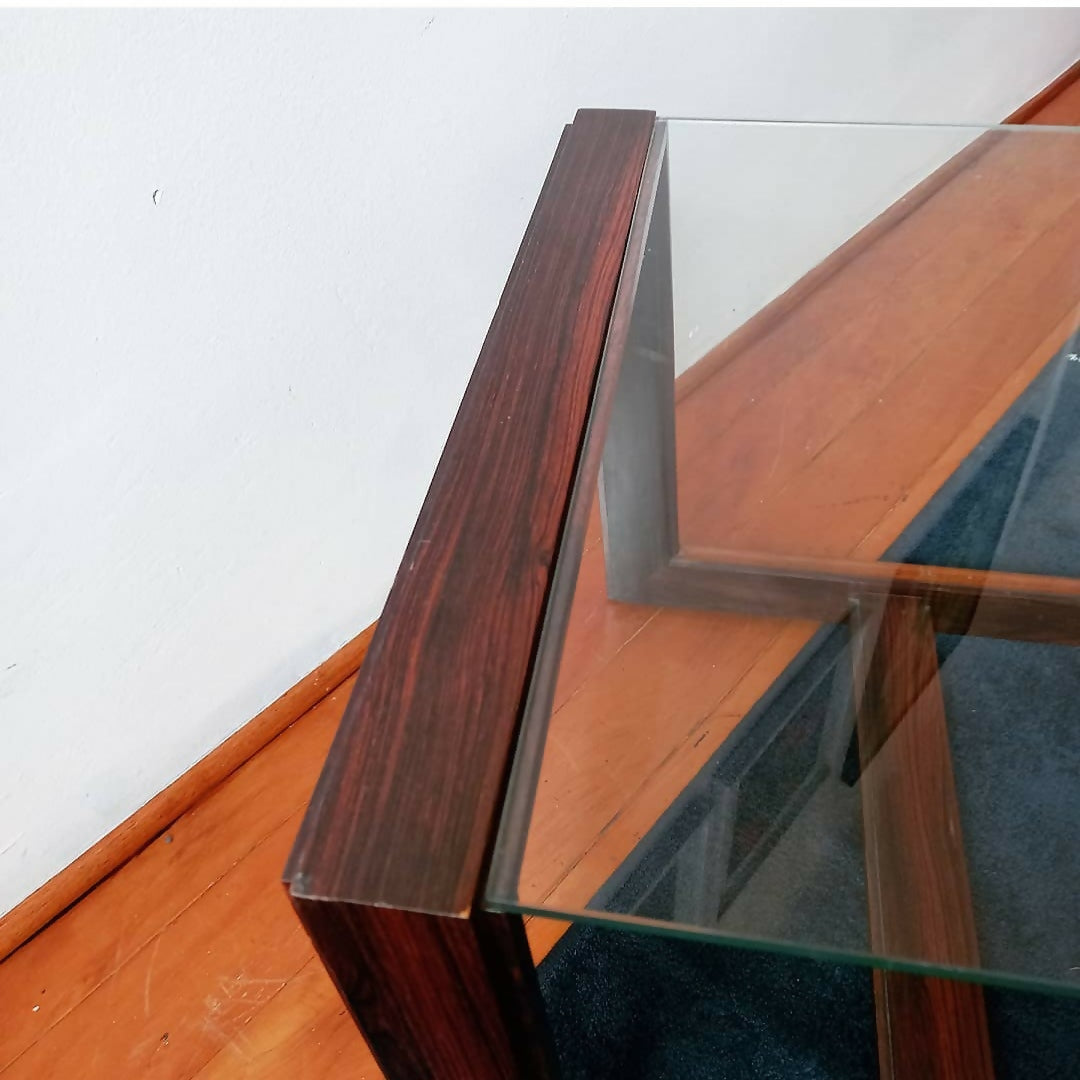 MESA LATERAL ANOS 60 EM JACARANDÁ