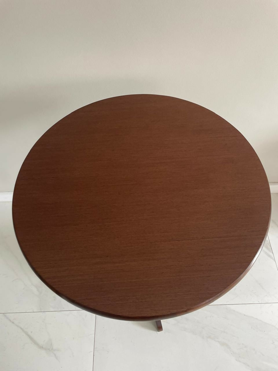 Mesa de Canto Redonda em madeira