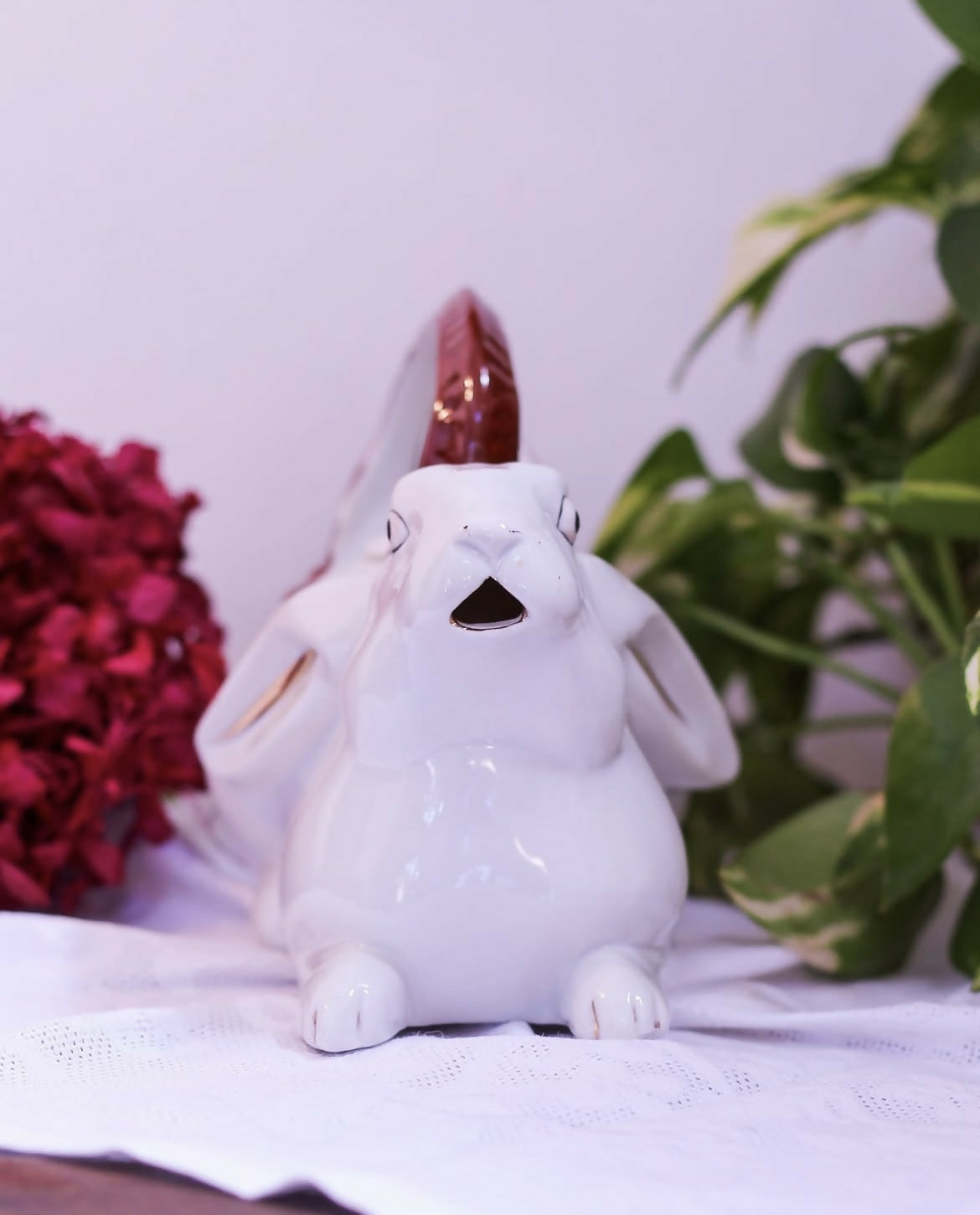 Bule em porcelana Santana, anos 1950/60 em forma de Coelho