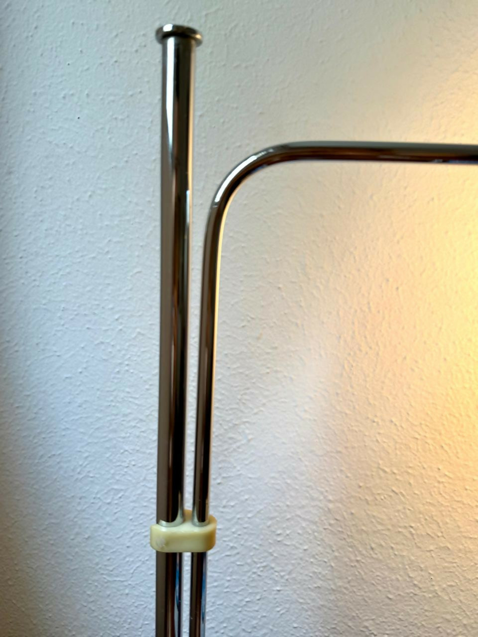 Luminária de Mesa modernista cromada anos 80