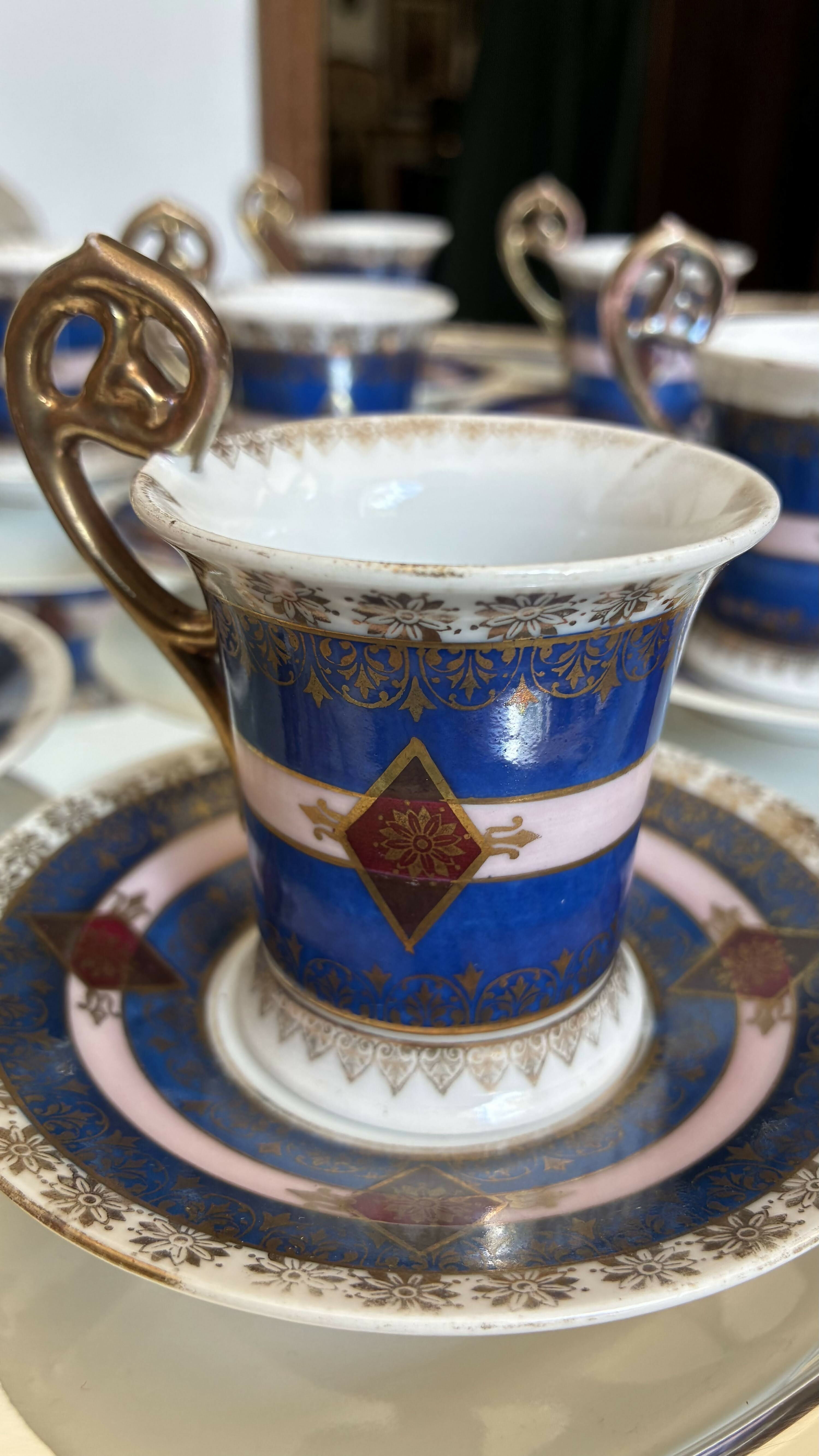 JOGO DE XÍCARAS EM PORCELANA CAPO DI MONTI (valor unitário)