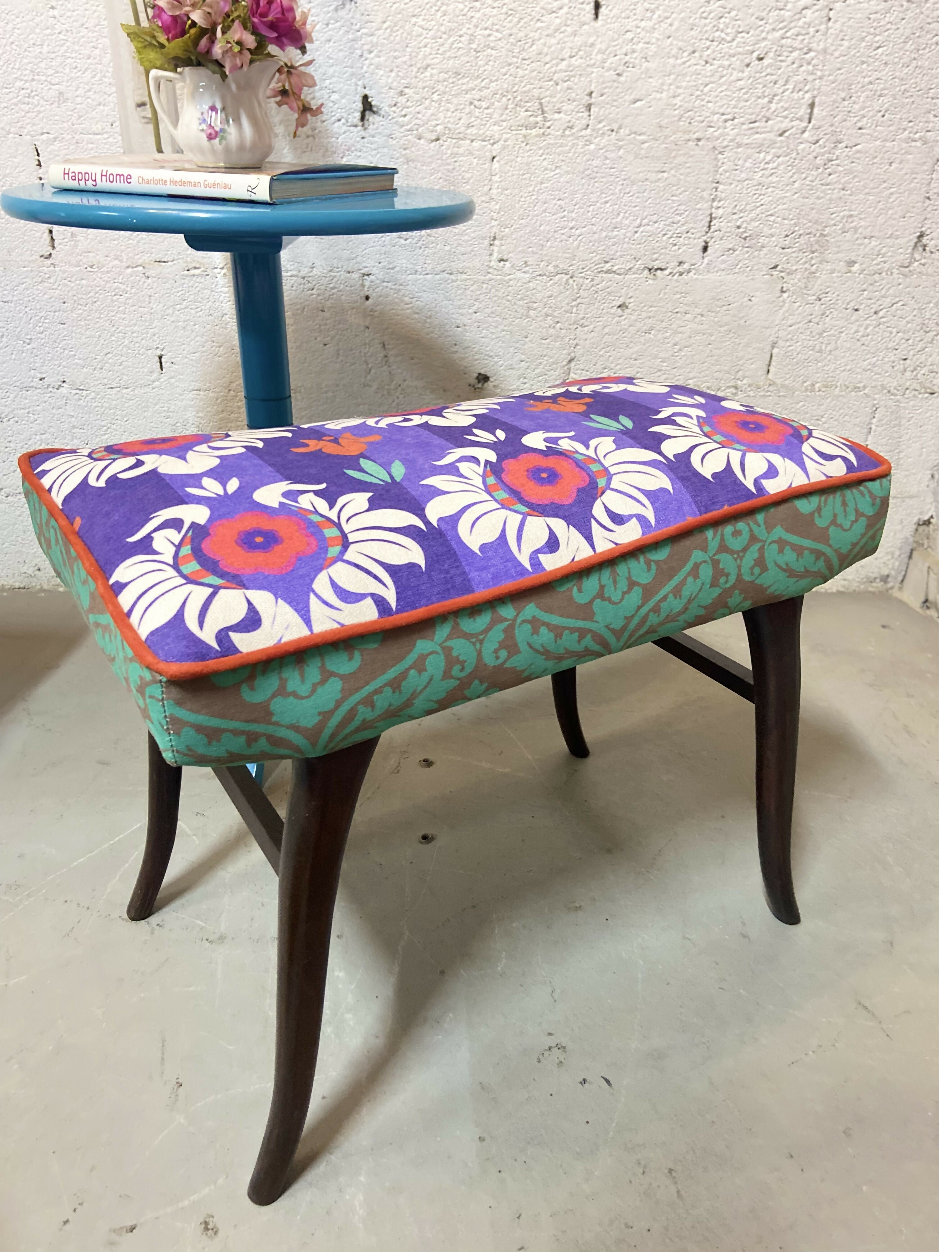 Banqueta Dora com estampa colorida