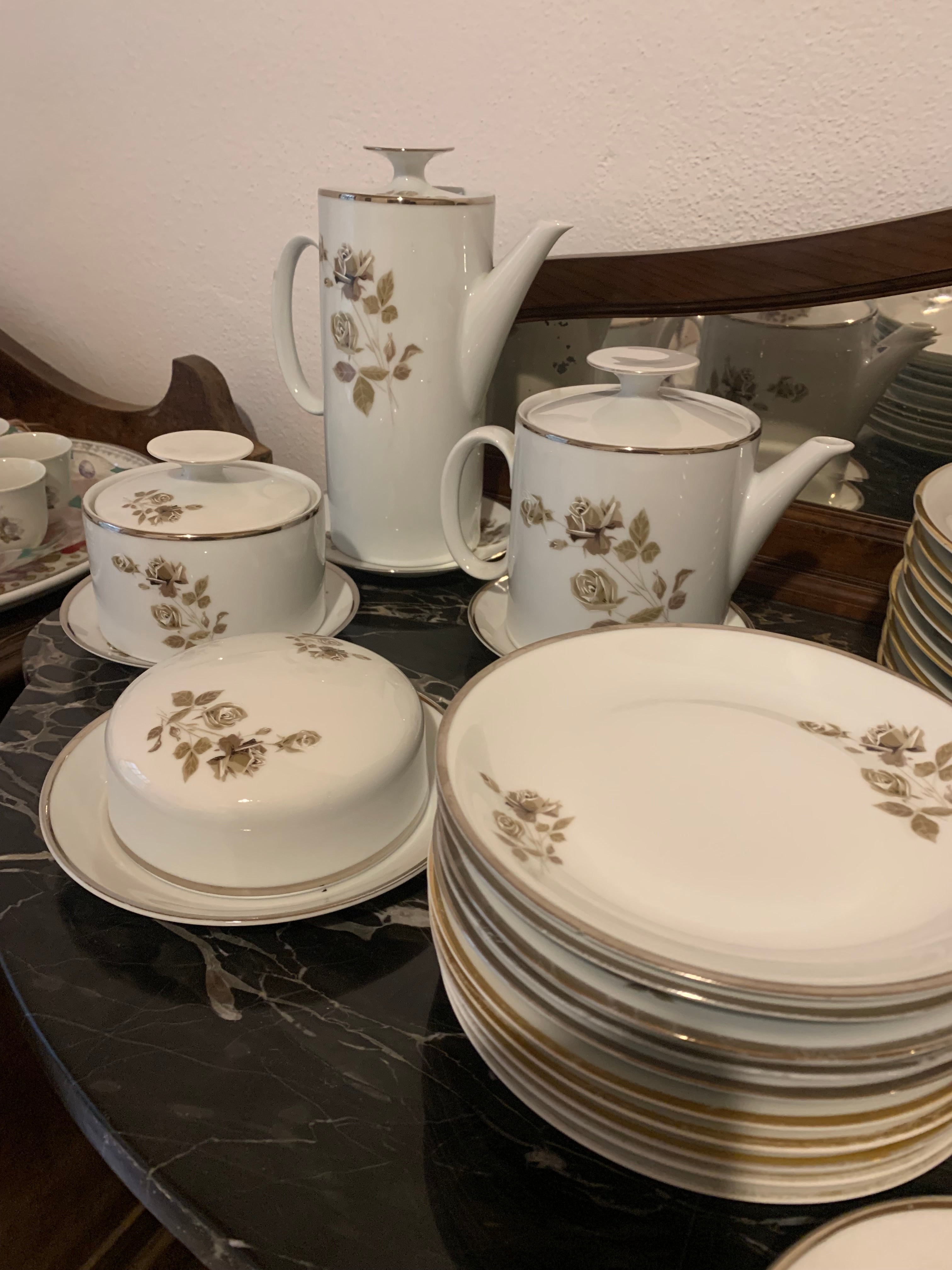 Estonteante jogo Porcelana Renner Medallion misto dourado e prata