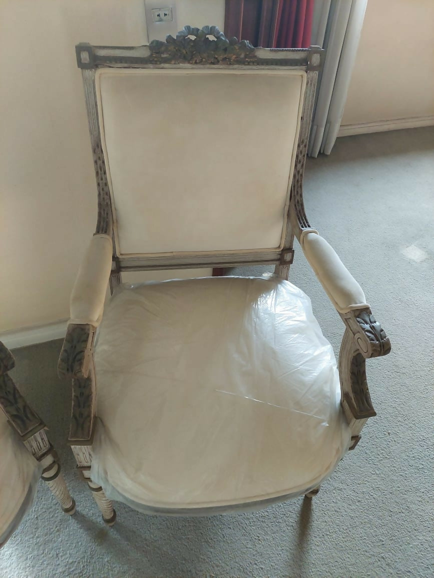 Par de poltronas clássicas