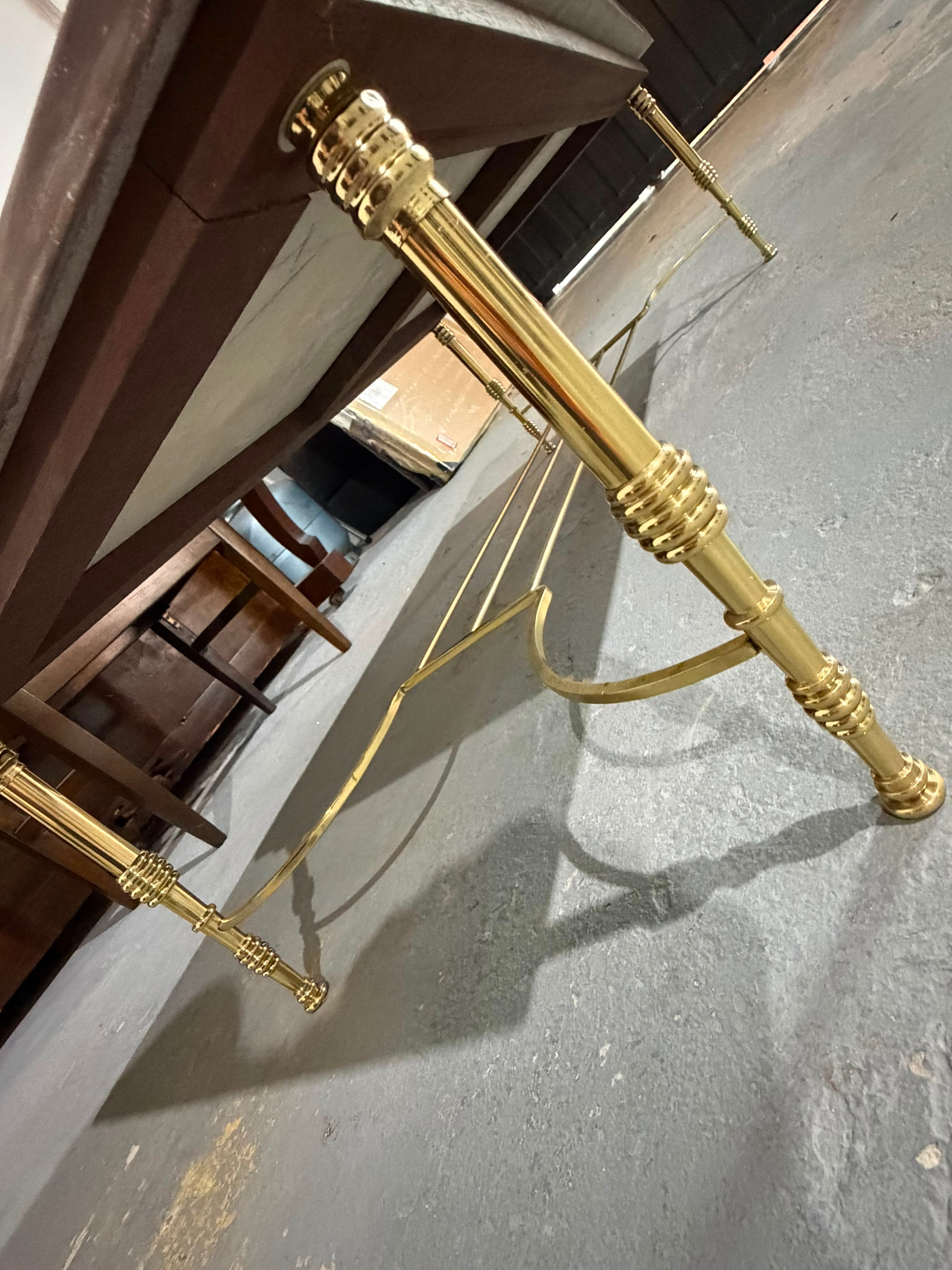 Mesa de centro retangular em mármore 