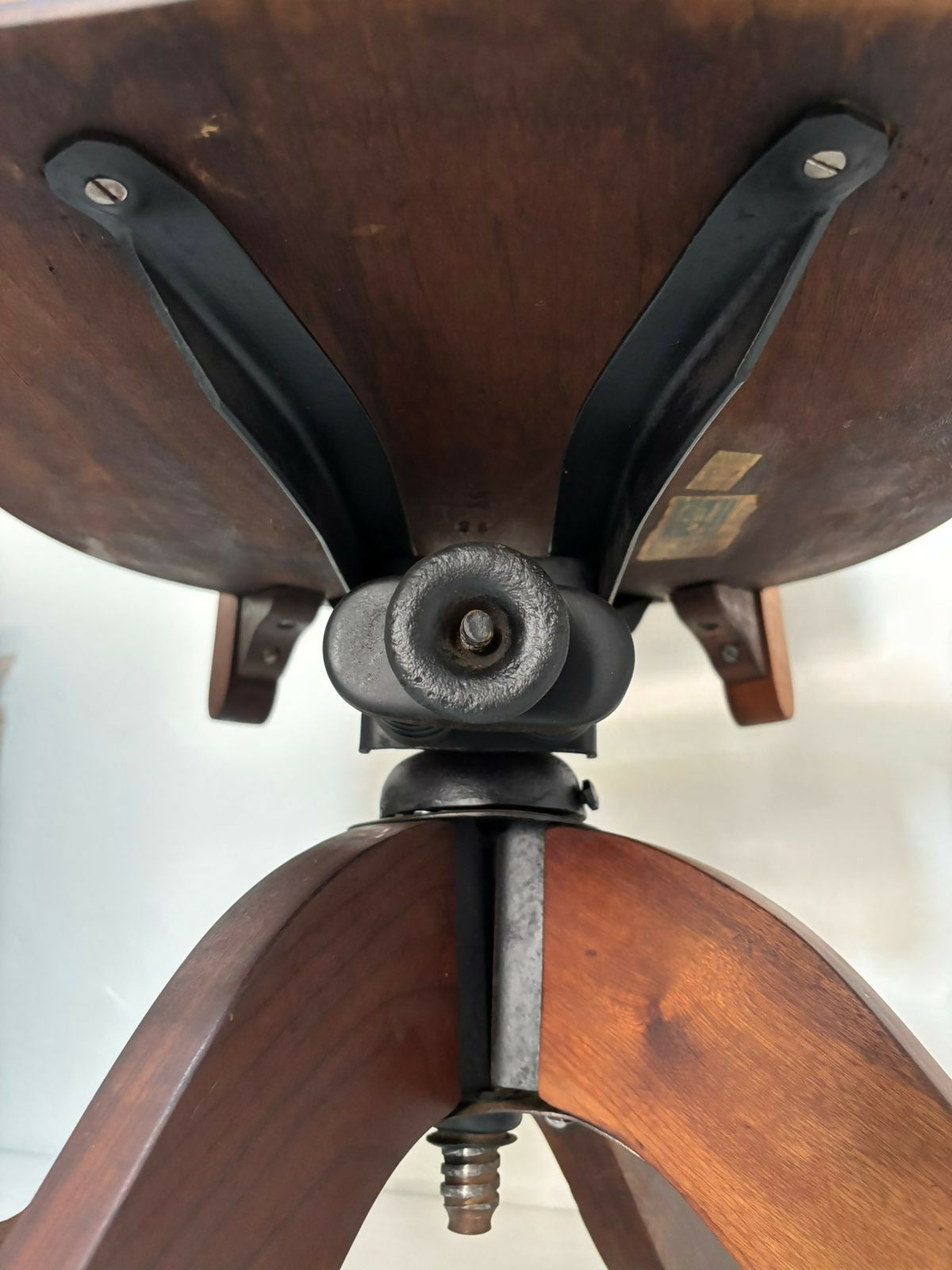 Cadeira giratória Cimo modelo Nº210 (xerife)