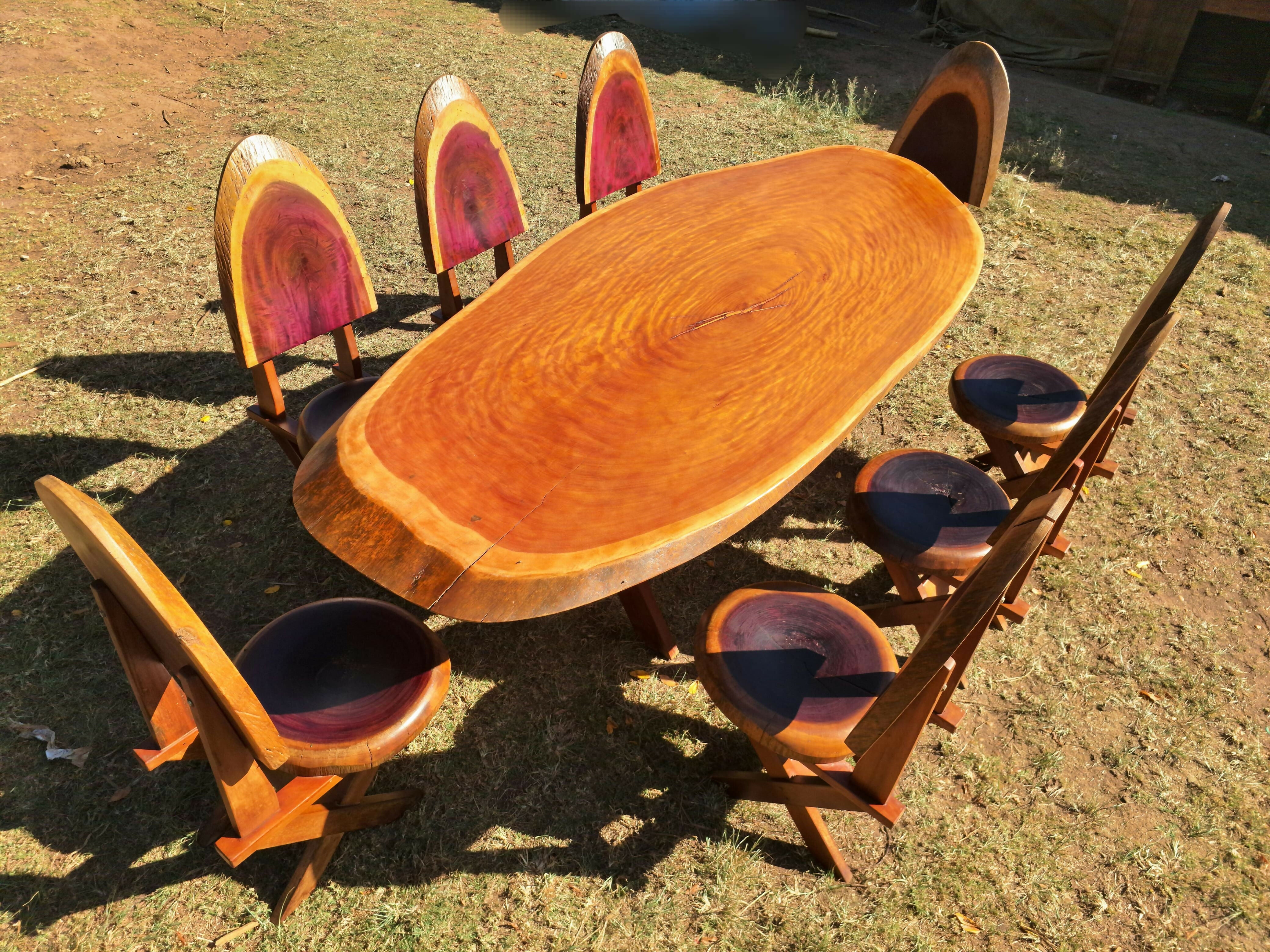 Mesa Prancha com 8 Cadeiras Roxinho
