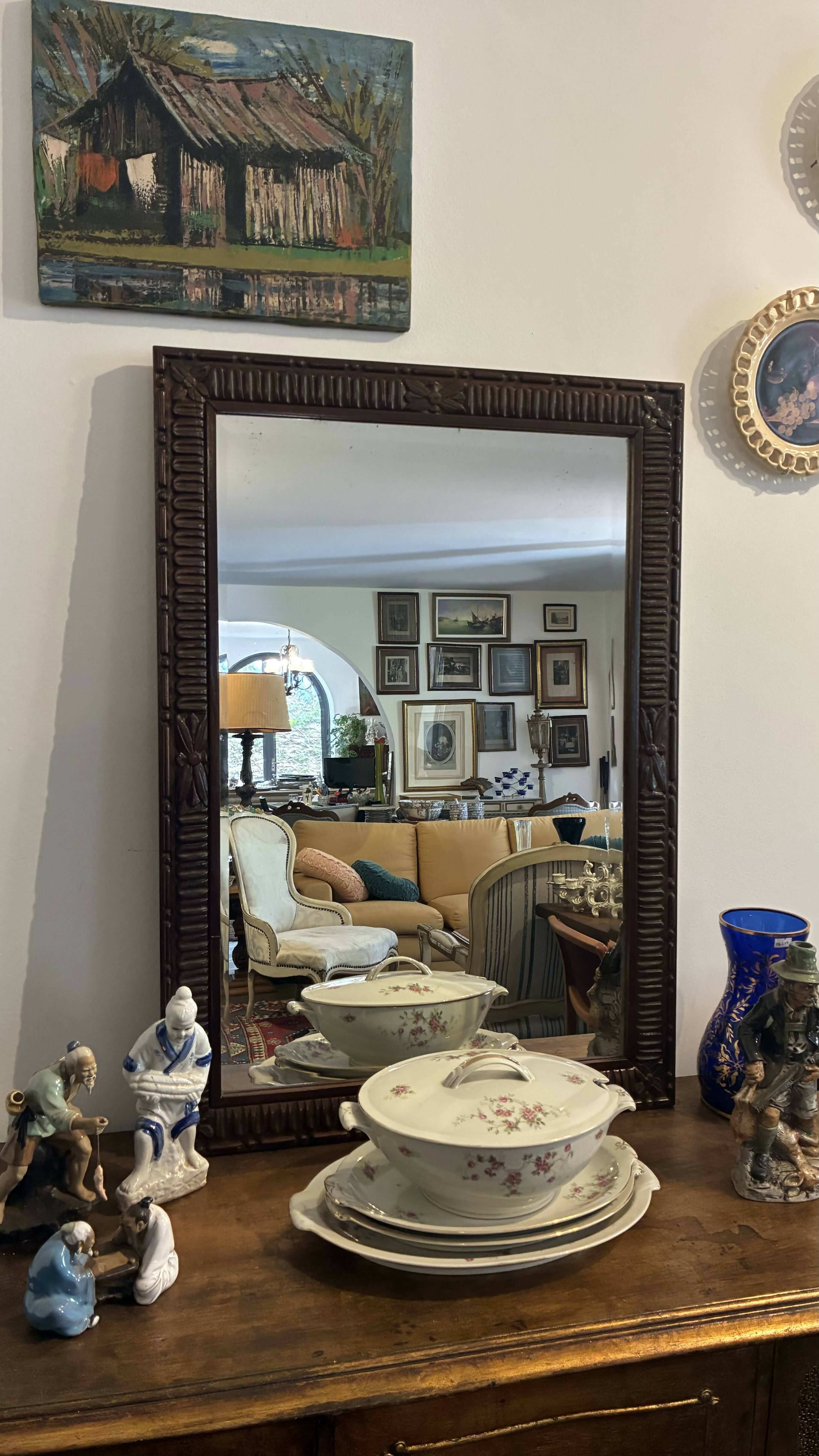 Espelho de parede em madeira entalhada