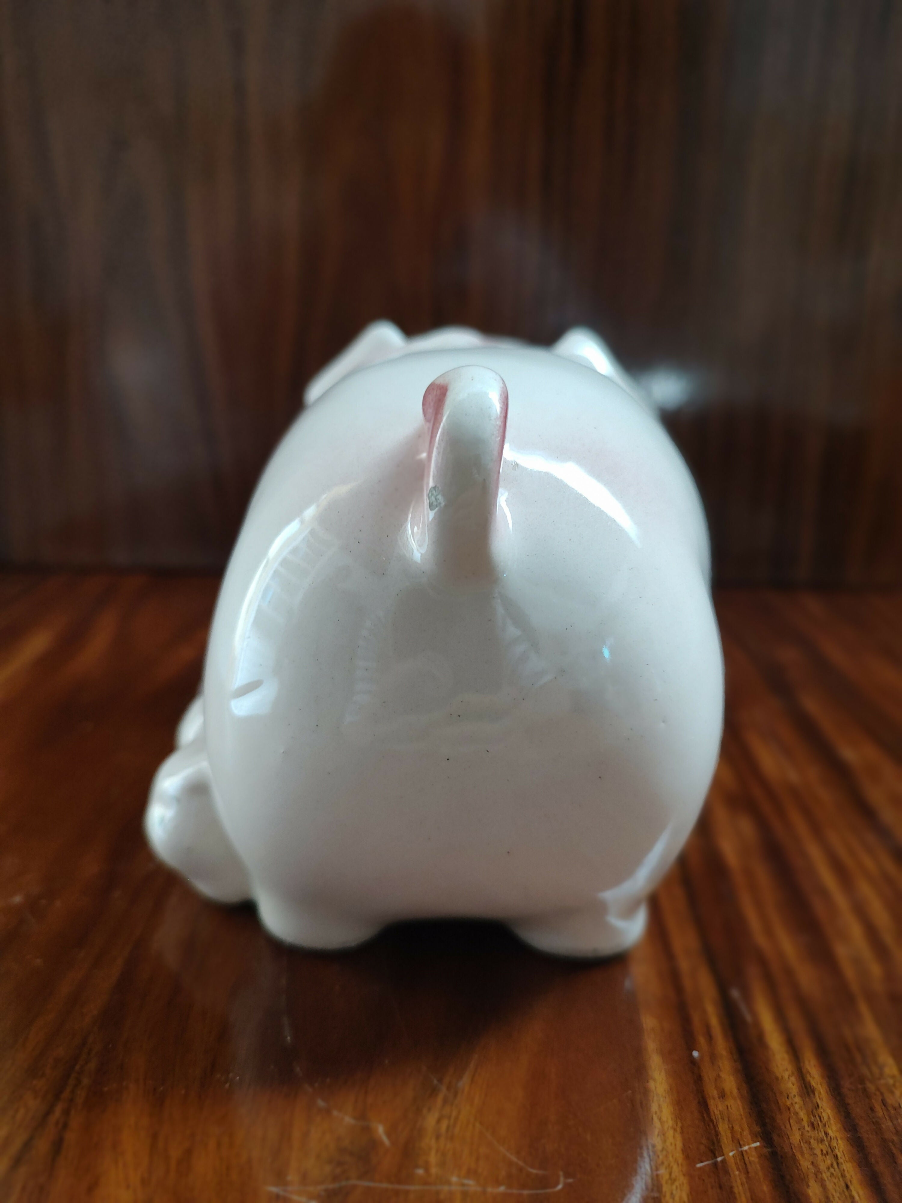 Antigo e Simpático Cofre em Porcelana com Dona Porca e seus porquinhos