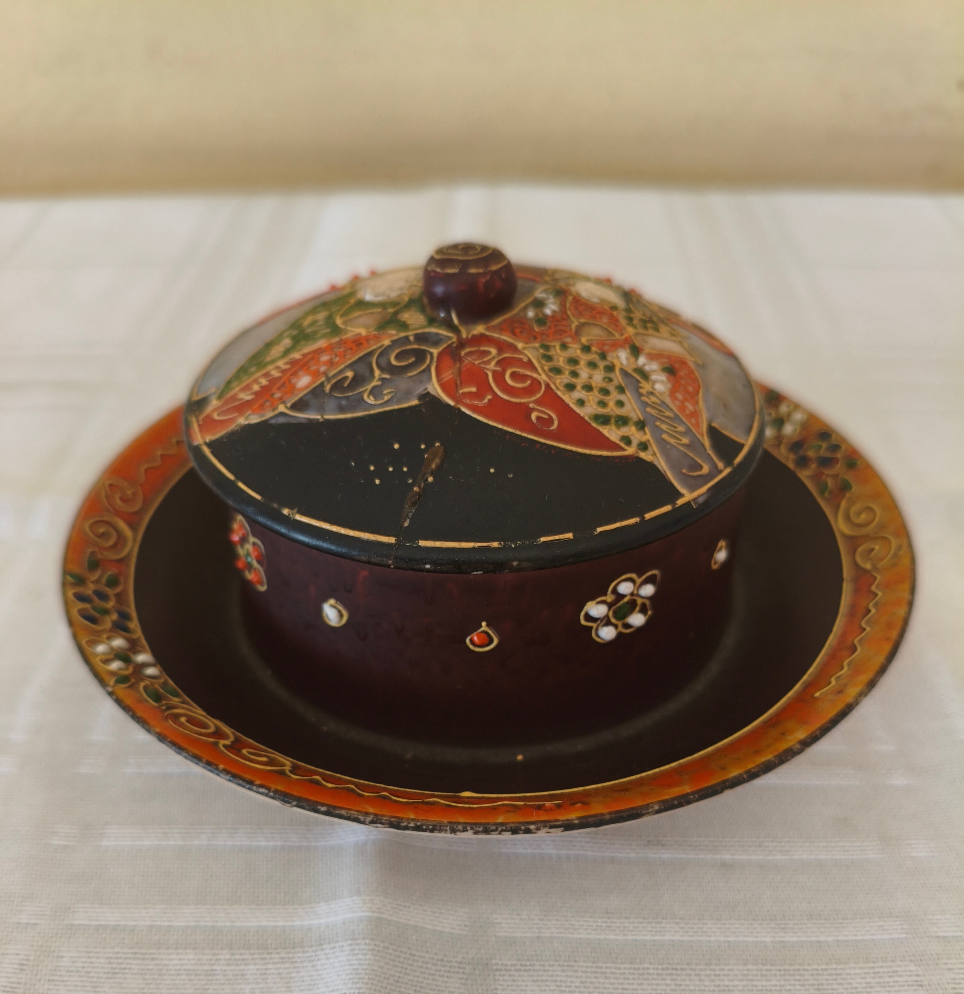 Manteigueira em porcelana japonesa