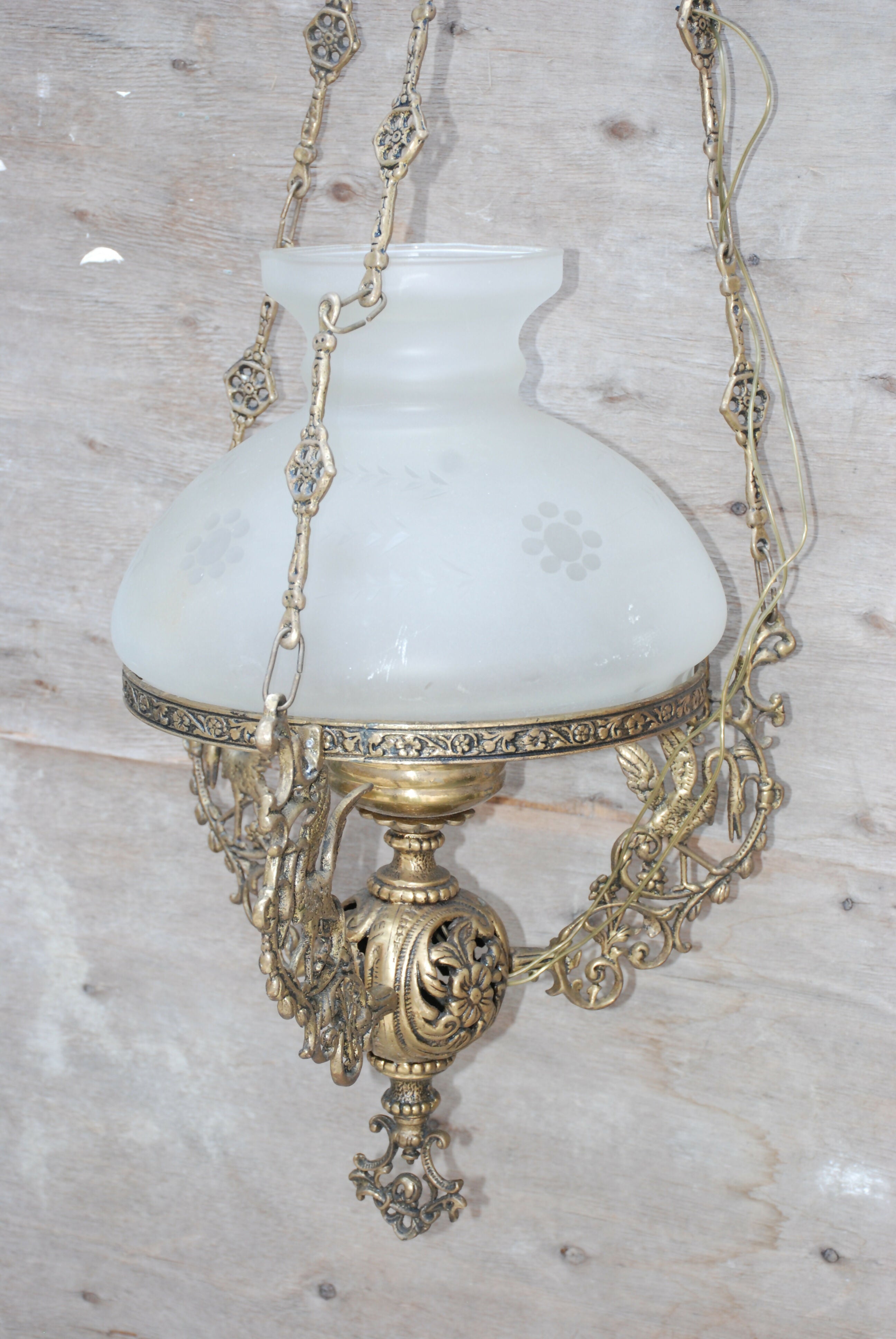 lustre bronze com cupula antiga em vidro leitoso 80 x 24