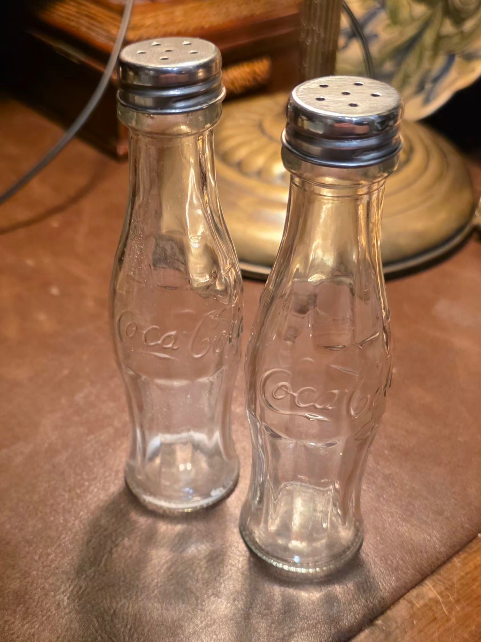 Saleiro e pimenteiro vintage Coca-Cola em vidro 