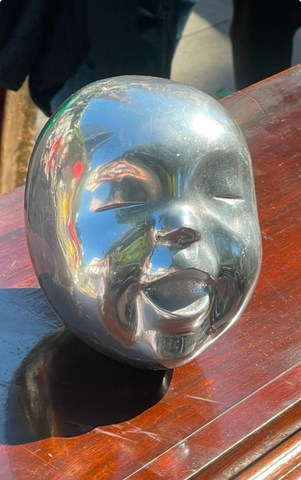 Escultura rosto bebê Buda com acabamento cromado