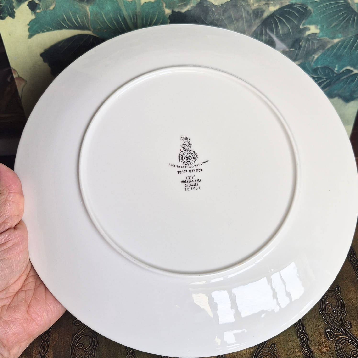 Conjunto de 3 pratos decorativos em porcelana vintage,  anos 60/70, da inglesa Royal Doulton,  com a prestigiada coleção " Historical Britain"