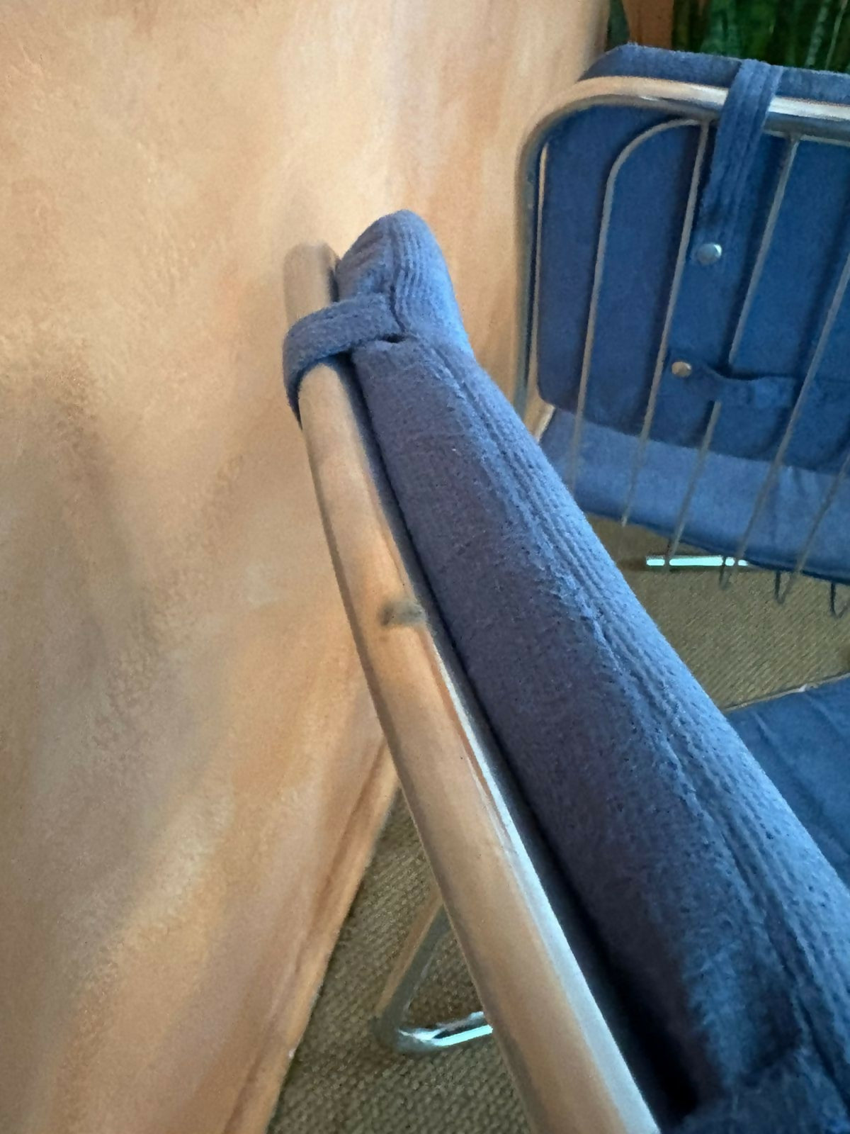 cadeira unitária Pozza cromada anos 70