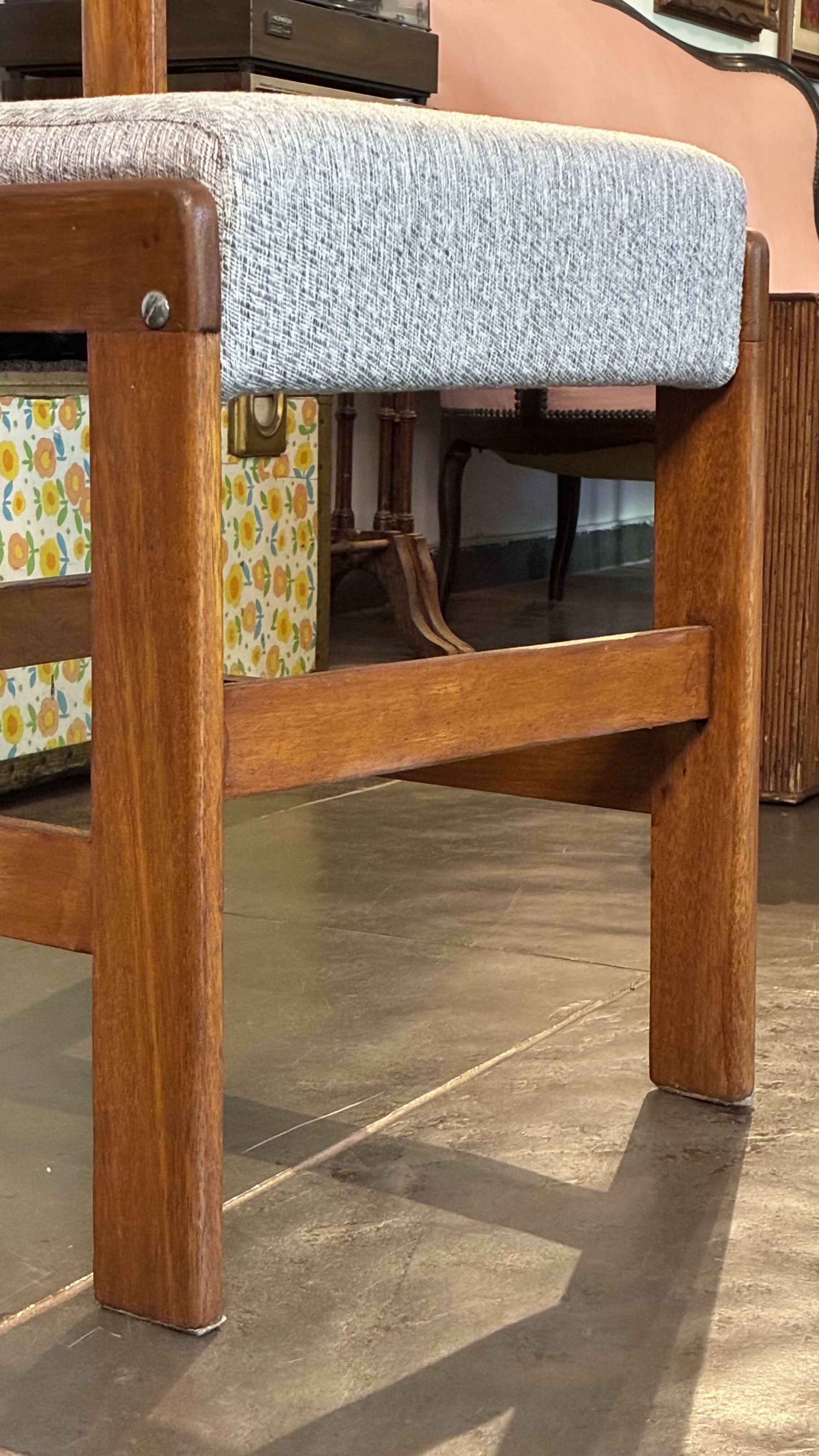 Cadeiras antigas em Madeira (valor unitário)