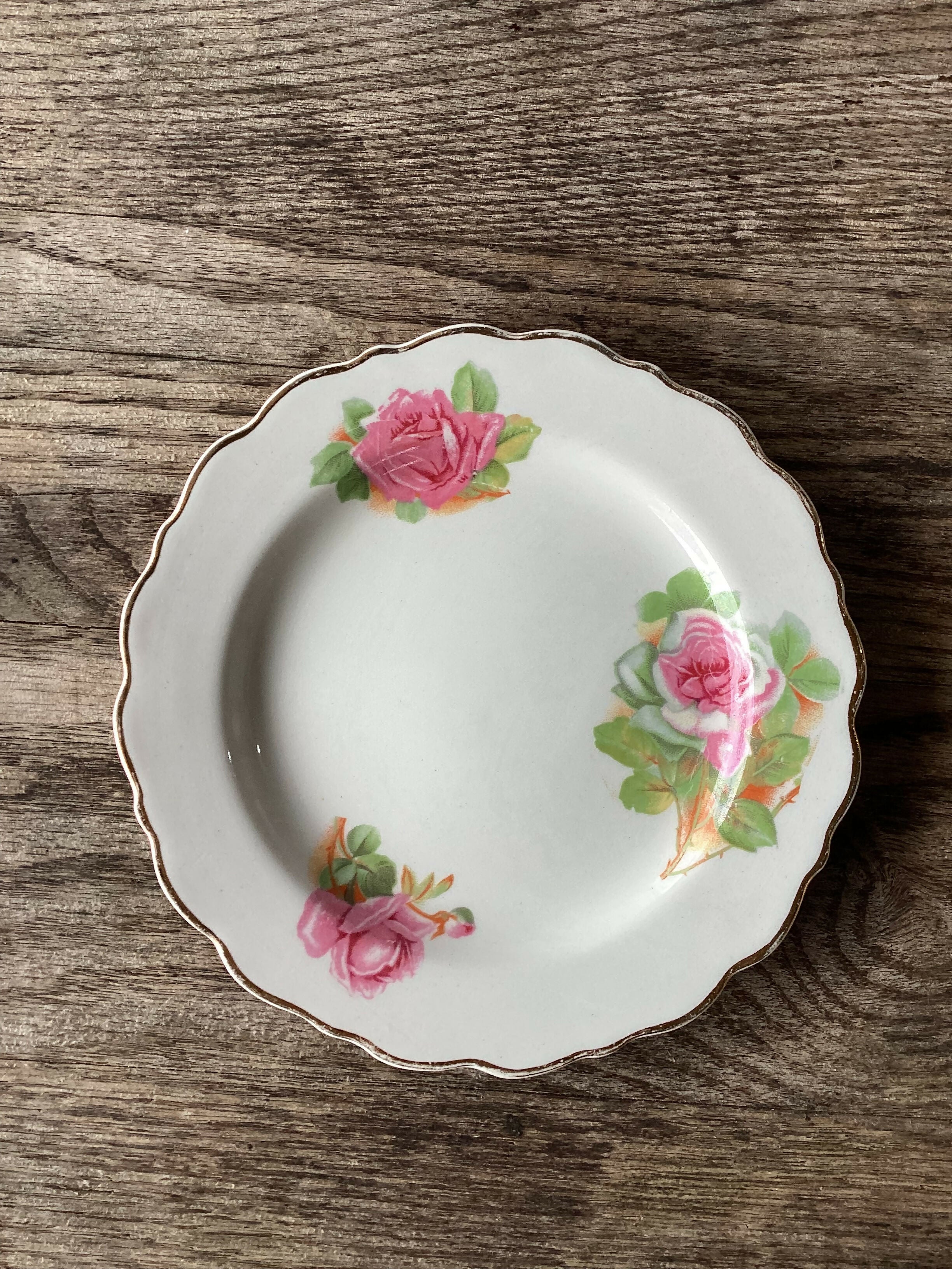 Mesa posta com mimosos pratinhos ingleses (valor unitário)