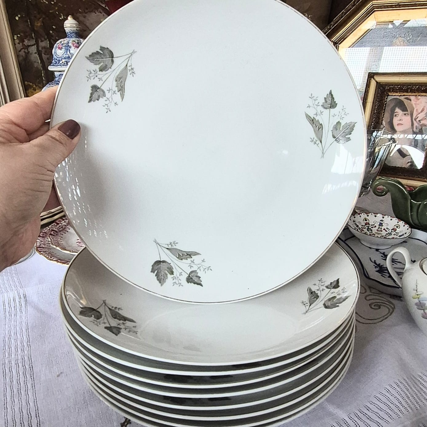 Conjunto de pratos Steatita com padrão de folhas,  27 peças. Uma graça.