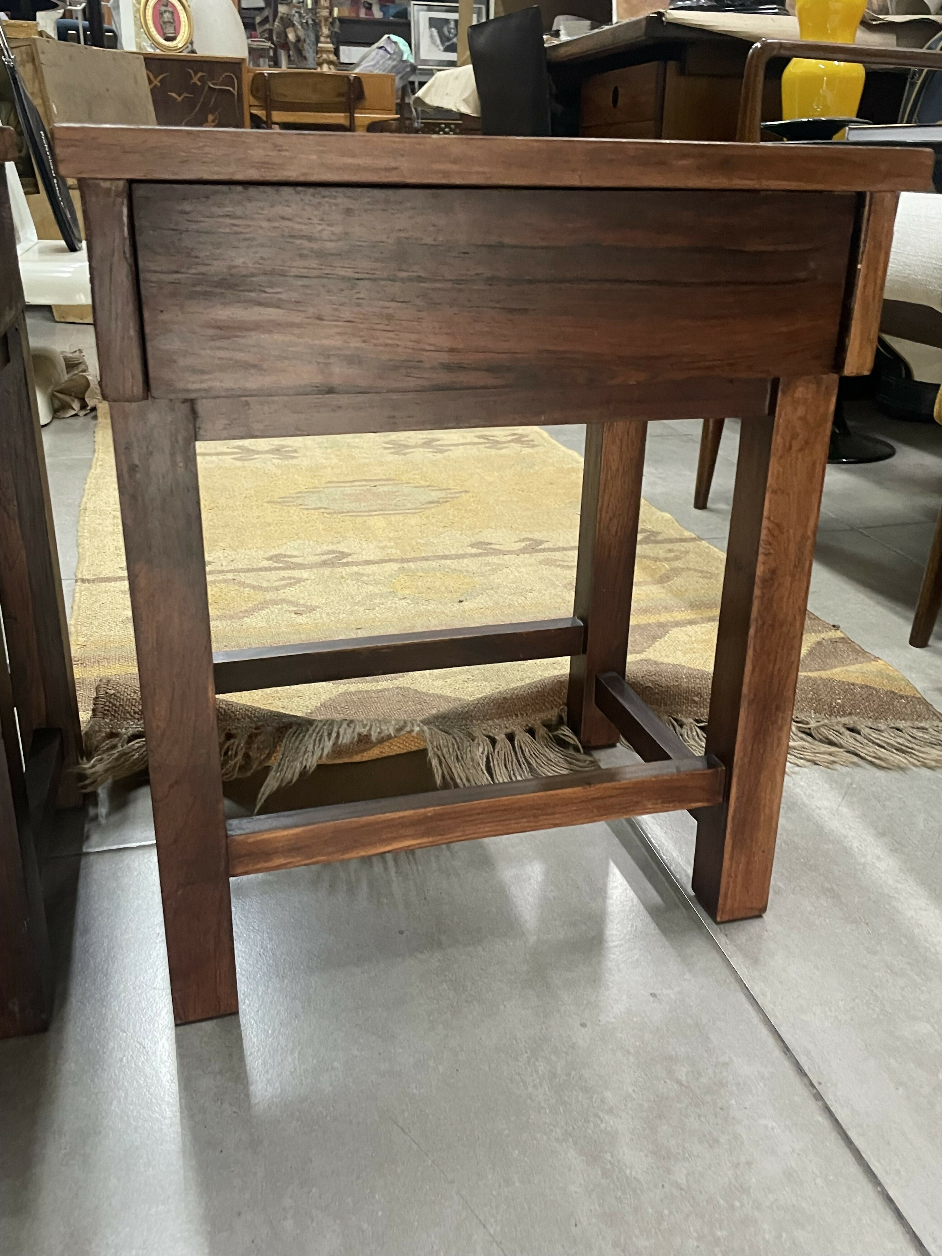 Par de Mesinhas de Cabeceira Anos 60 em Jacarandá maciço com gaveta