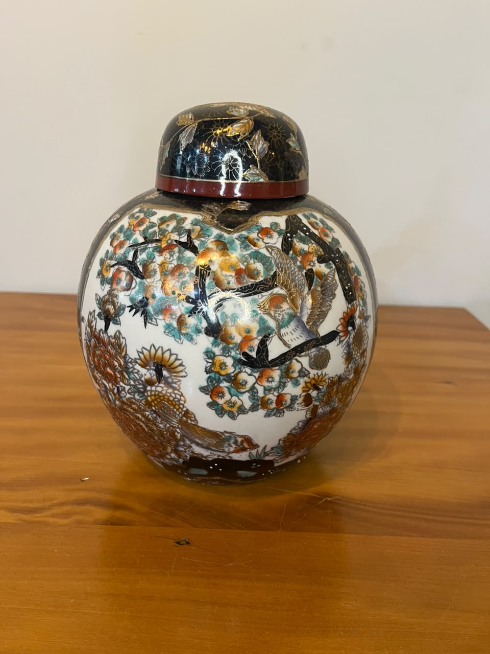 Potiche Oriental em Porcelana – Aves, Flores e Dourado