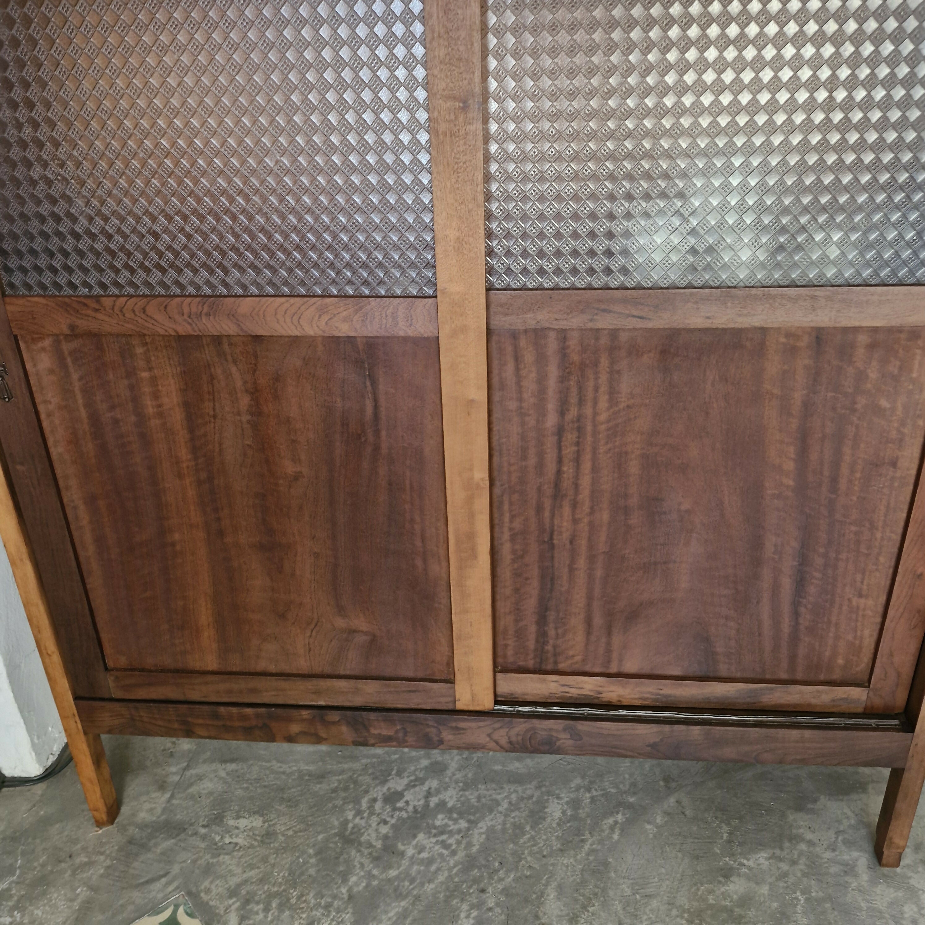 1000559803