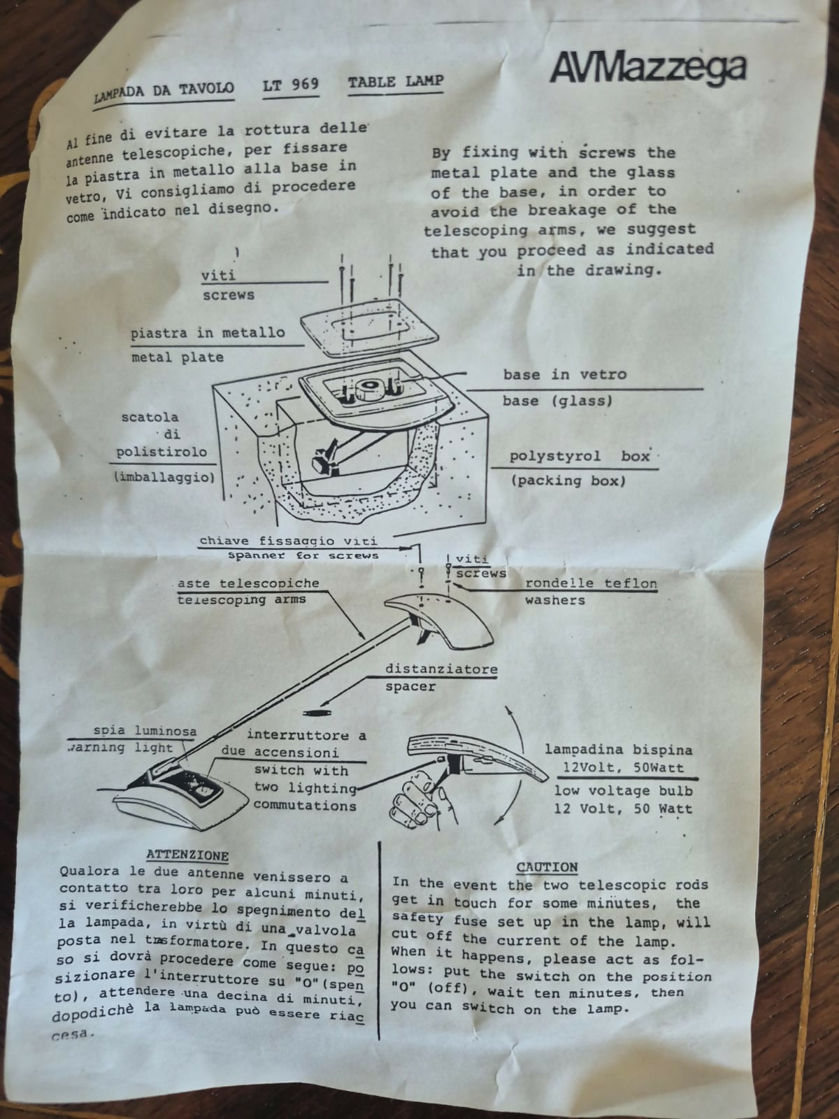 Luminária de mesa em murano da renomada manufatura A.V. Mazzega.