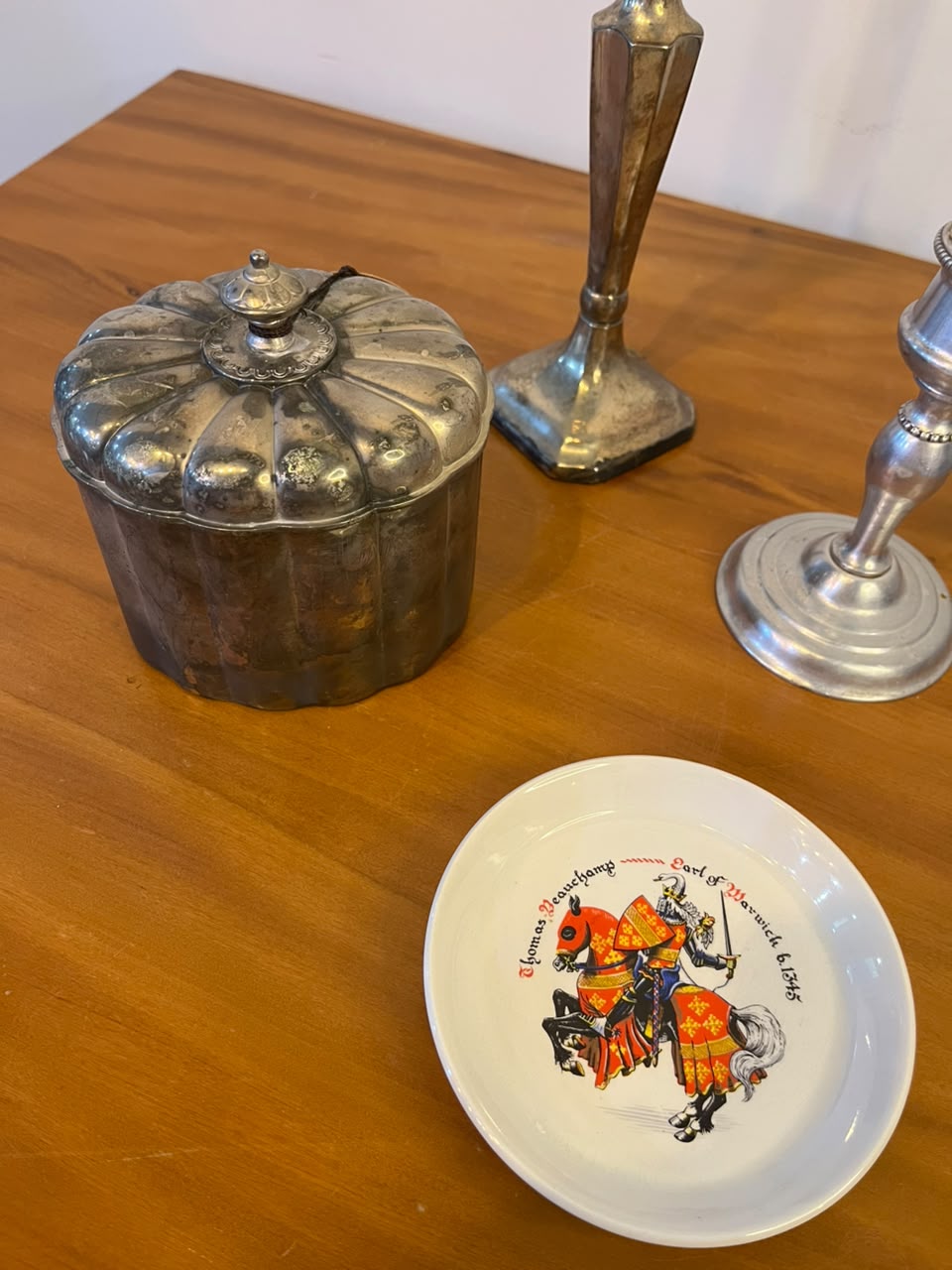Conjunto decorativo em metal e porcelana — 4 peças