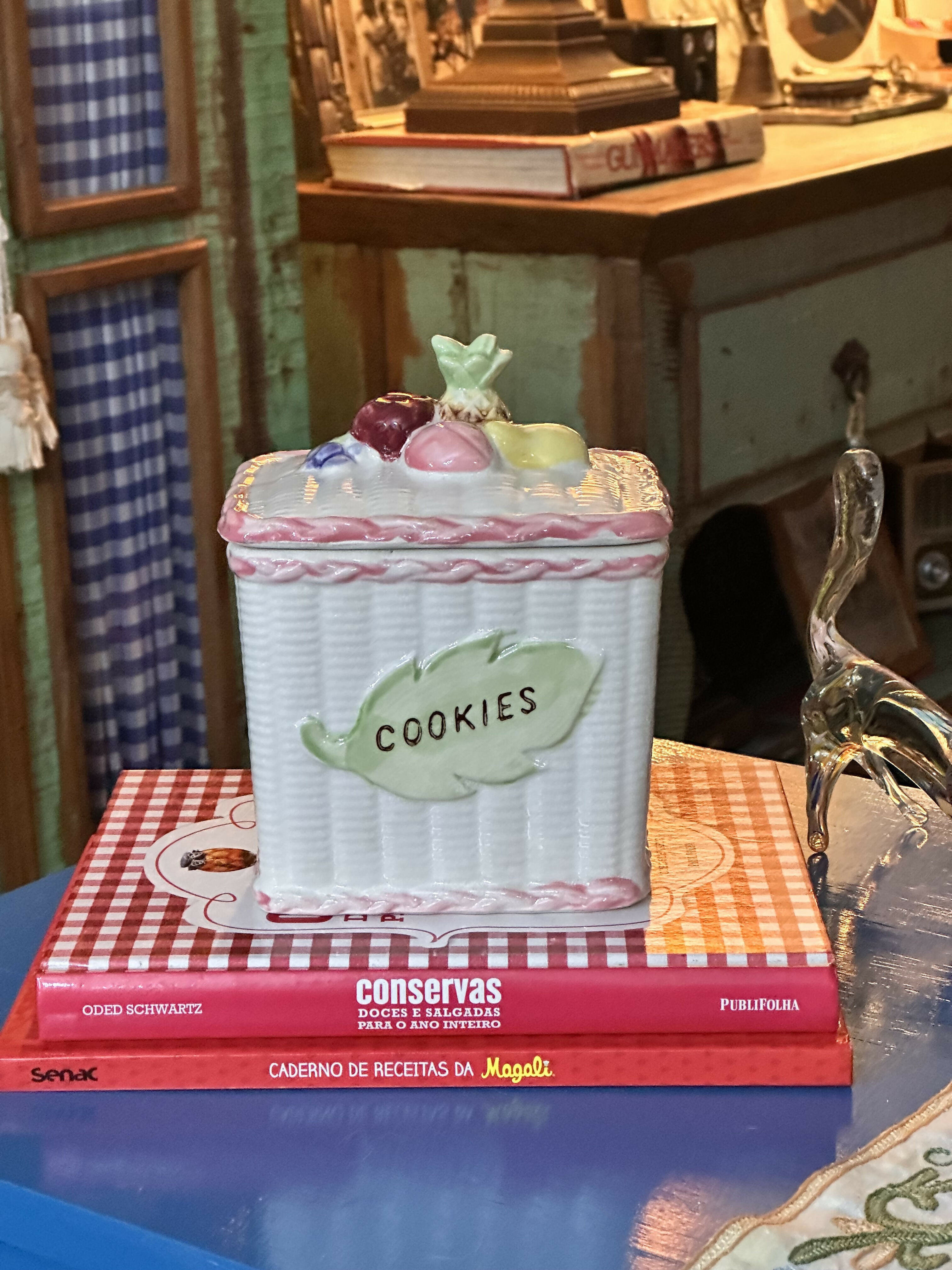 Lindeza de biscoiteira / potiche vintage japonês - com delicadas frutinhas na tampa
