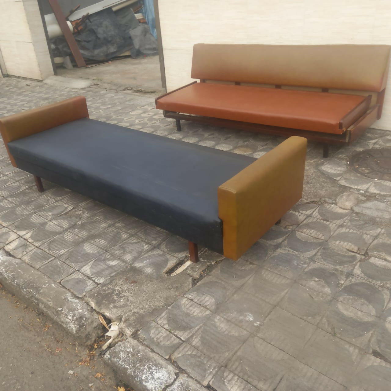 Antigo Sofá 2 em 1 em courvin