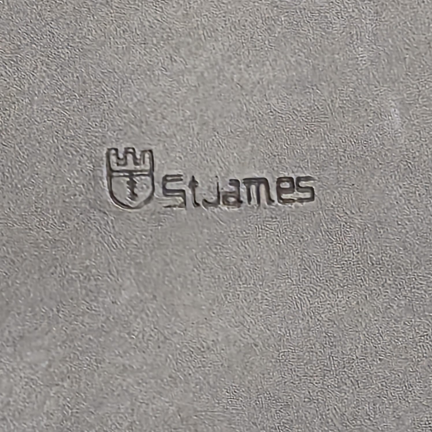 Jarra em metal espessurado à prata St James em excelente estado.  Banho perfeito!