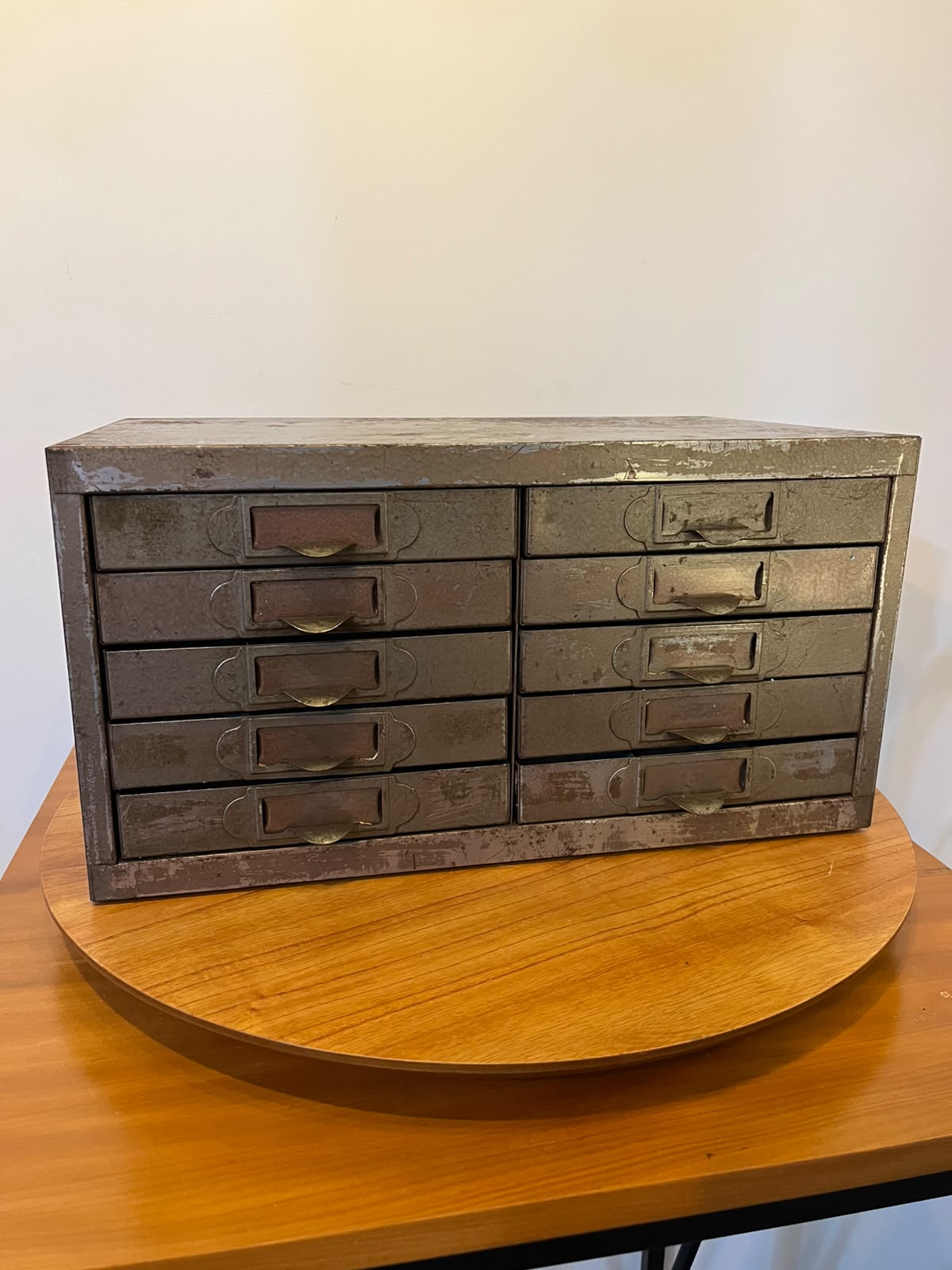 Gaveteiro organizador industrial vintage em metal com 10 gavetas – 42 cm (2 unidades disponíveis)