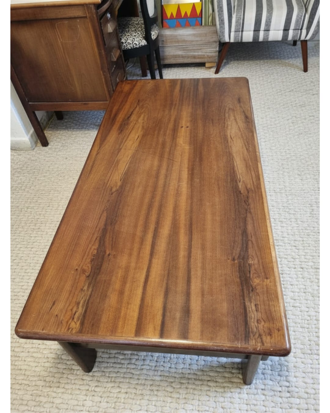 Mesa de Centro Retangular Modernista de Madeira e vidro 