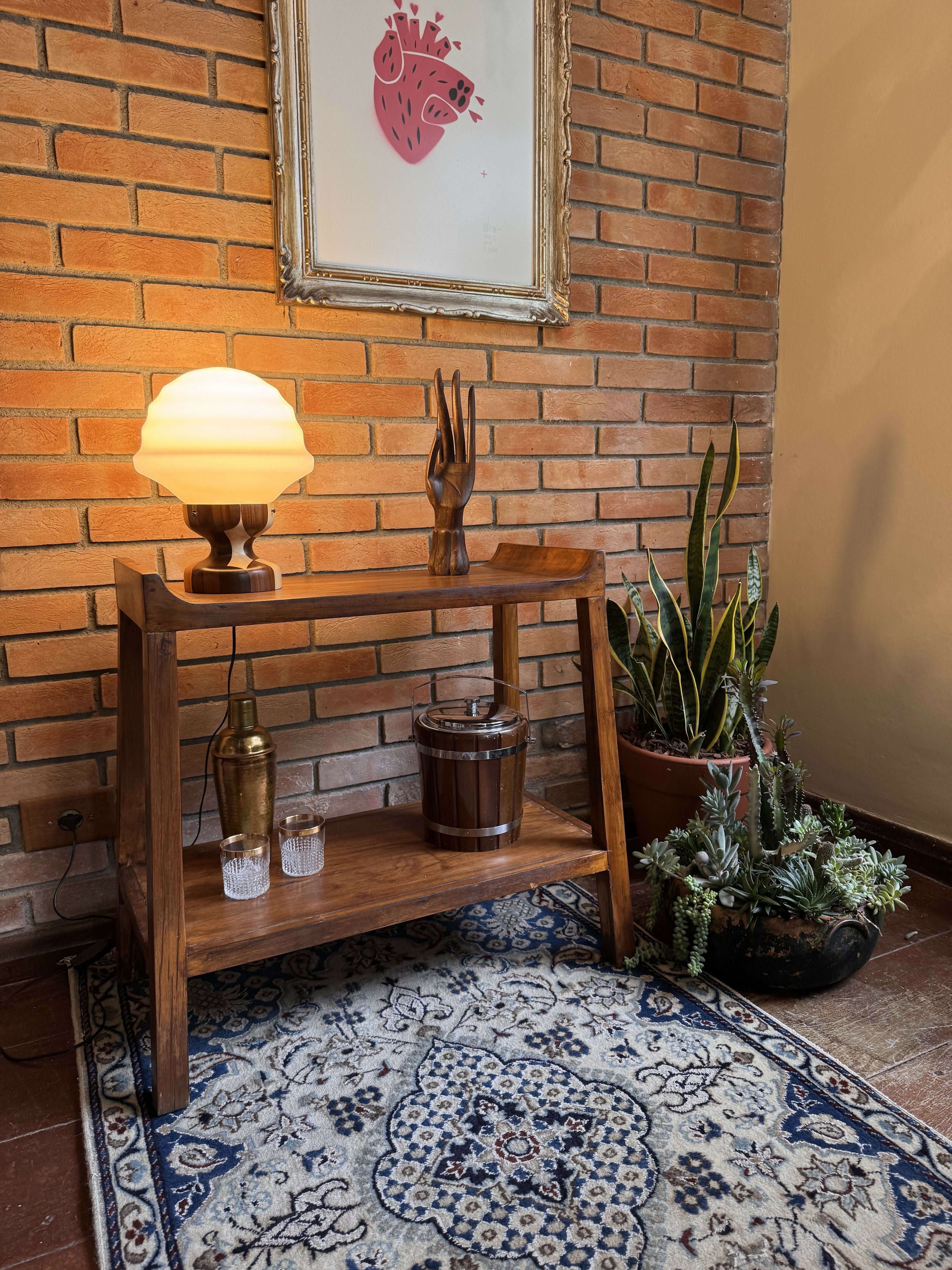 Mesa / mesinha de apoio em madeira nobre maciça